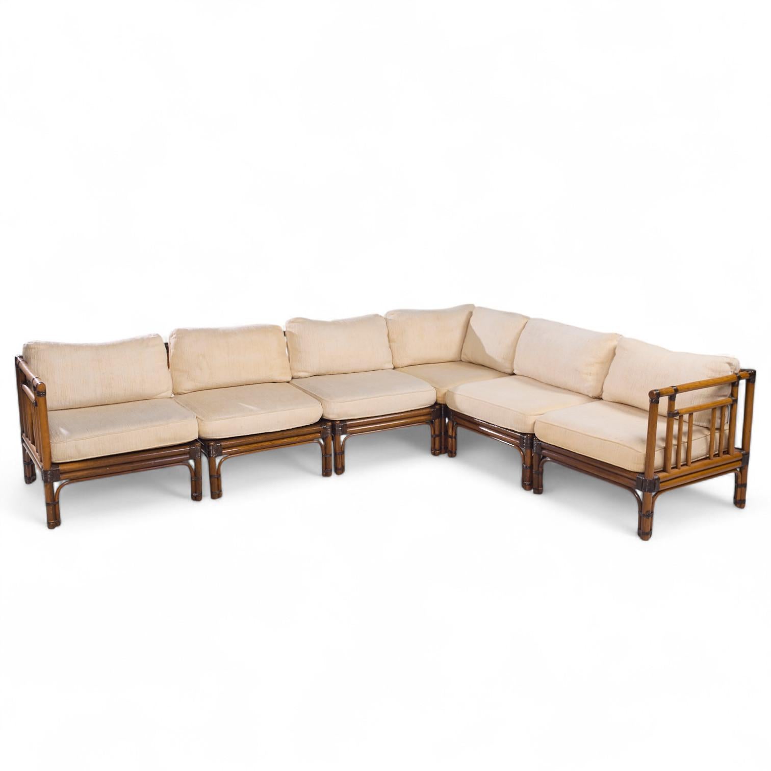 Sofá seccional de ratán Baker McGuire Mid Century en venta 1