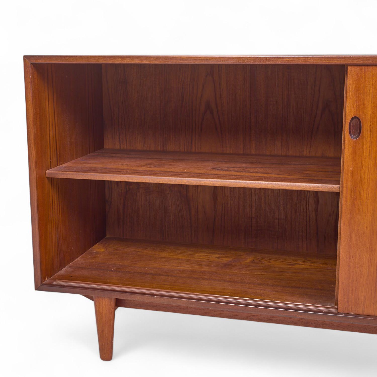 Teak Credenza in teak danese di metà secolo di Kofod Larsen in vendita