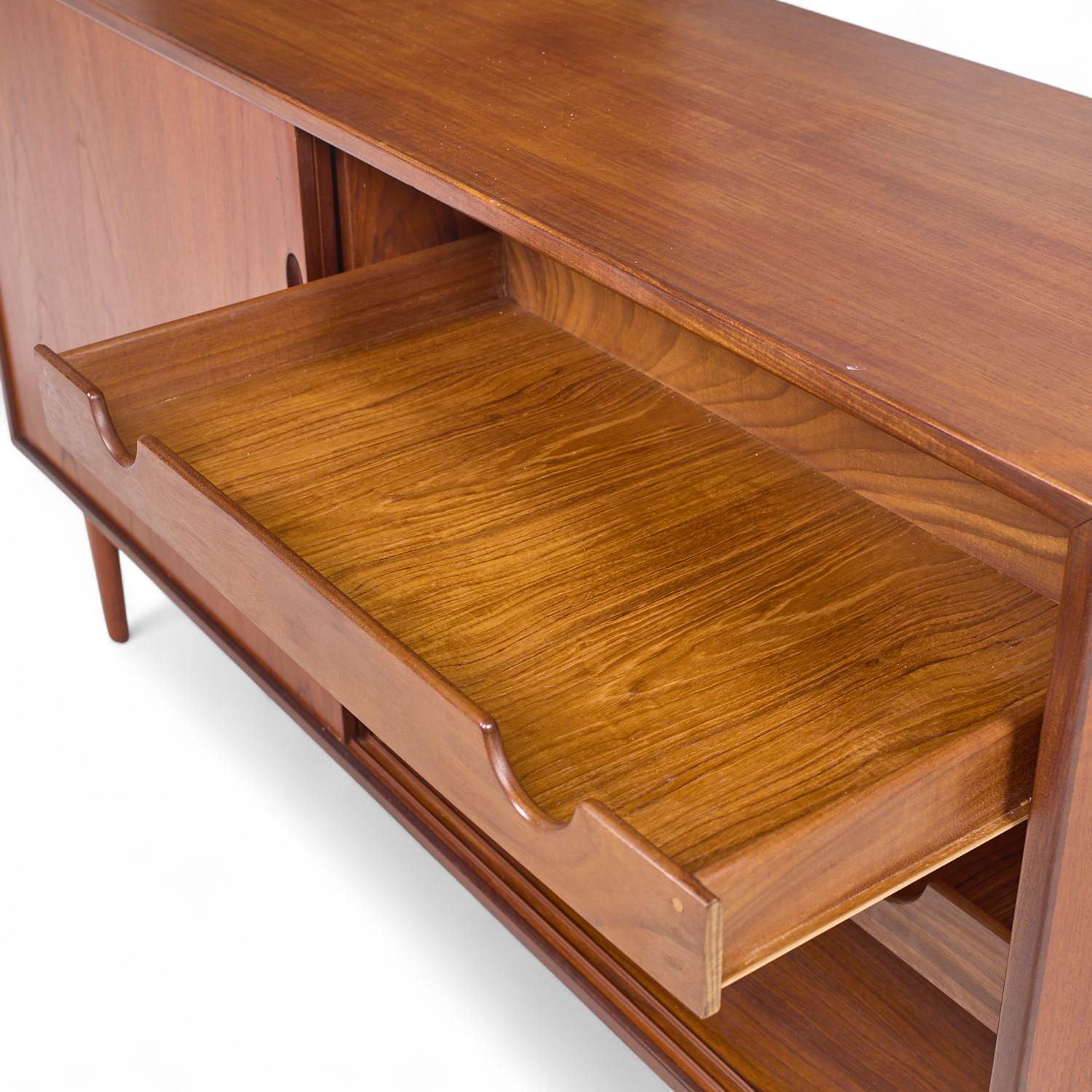Credenza in teak danese di metà secolo di Kofod Larsen in vendita 1
