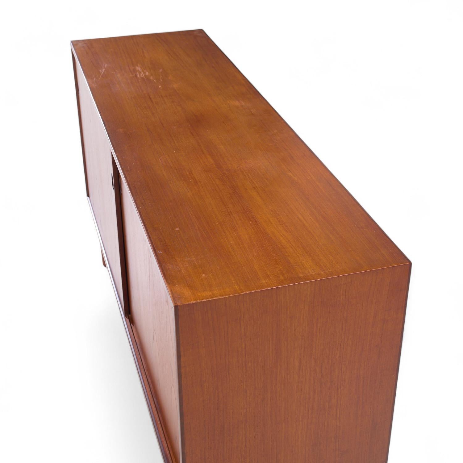 Credenza in teak danese di metà secolo di Kofod Larsen in vendita 2