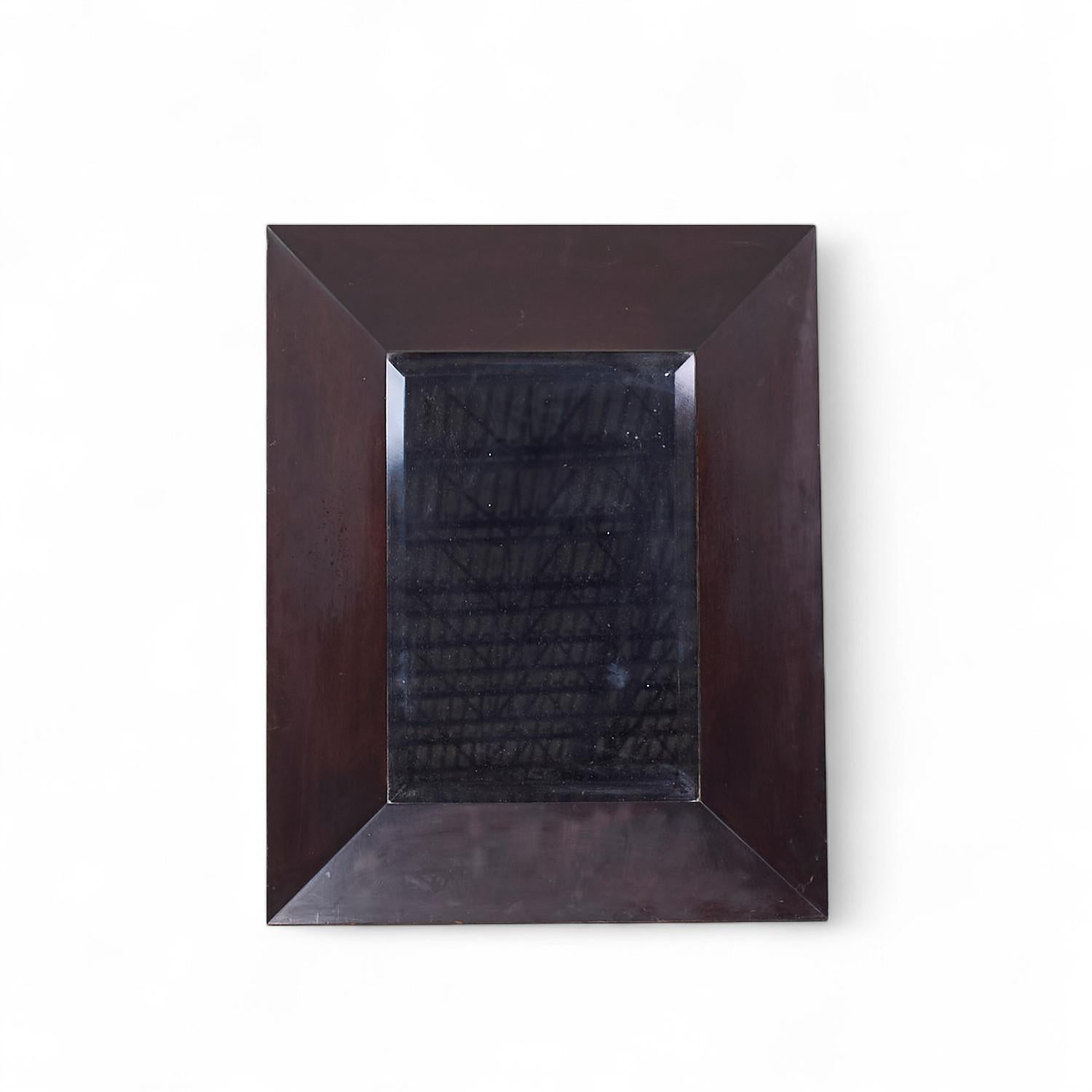 Edward Wormley pour Dunbar Miroir mural en acajou du milieu du siècle dernier

Ce miroir mesure : 23,5 de large x 3,5 de profond x 29,5 de haut

Nous prenons nos photos dans un studio à éclairage contrôlé afin de montrer le plus de détails possible.