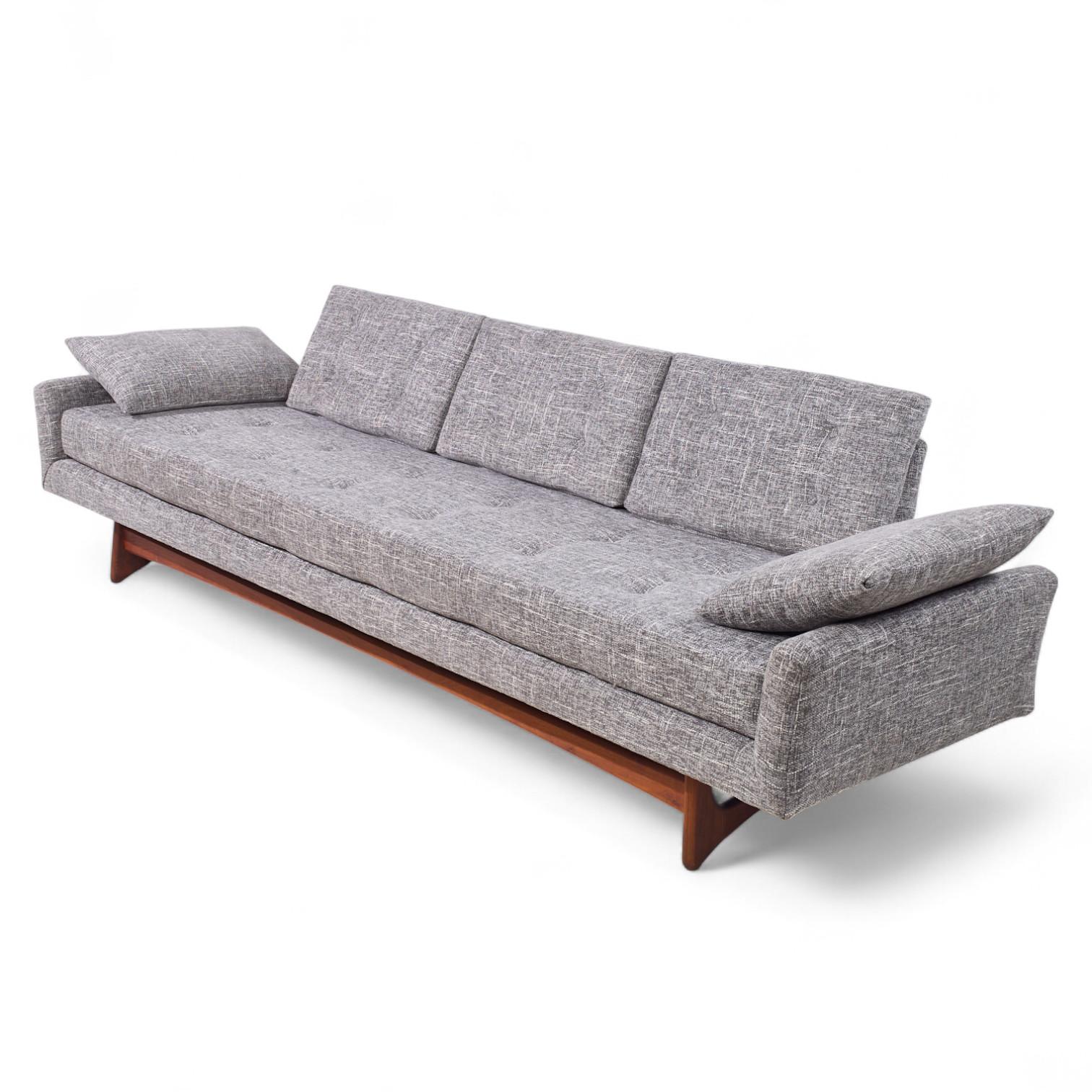 Adrian Pearsall für Craft Associates Gondola Sofa aus Nussbaumholz aus der Mitte des Jahrhunderts im Angebot 3