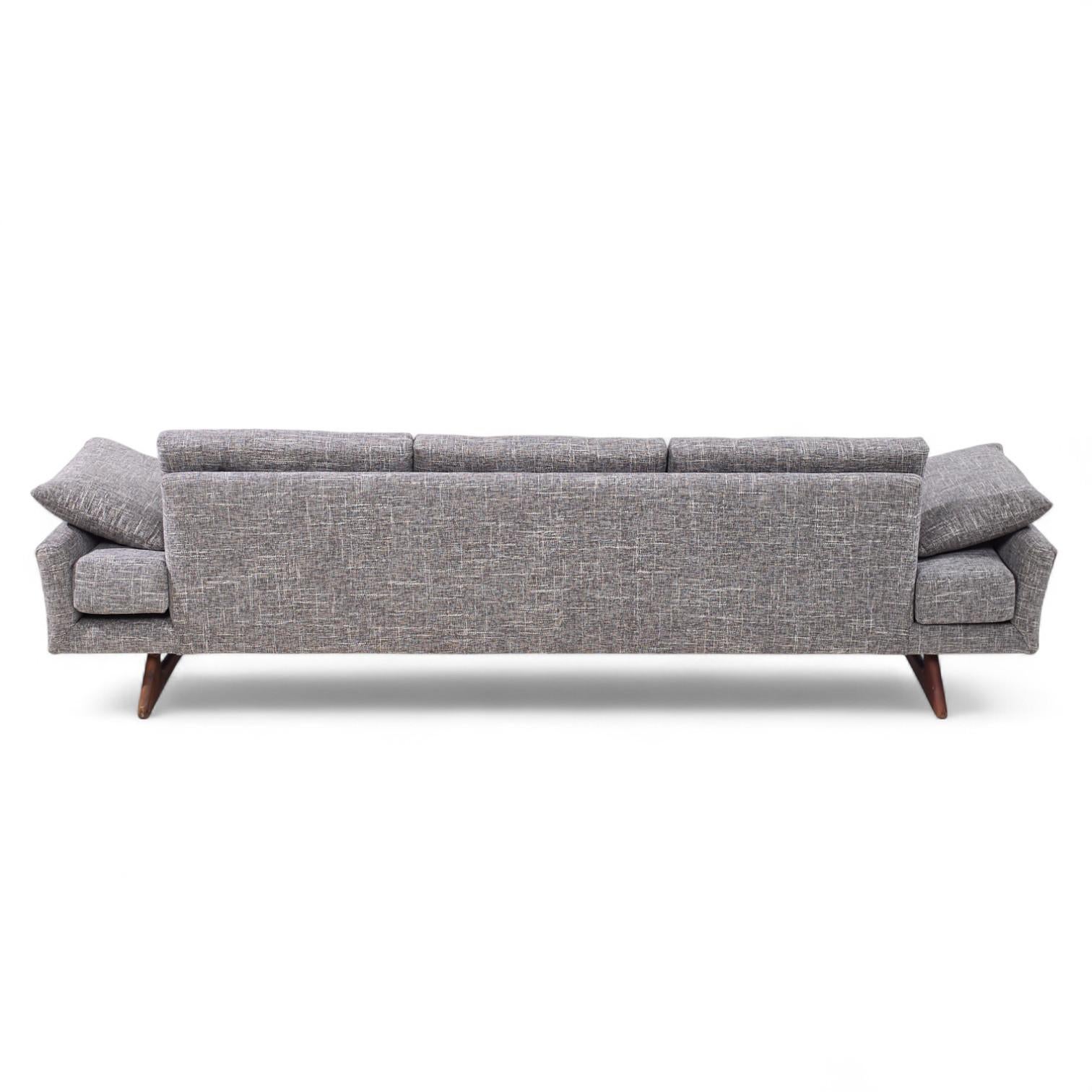 Adrian Pearsall für Craft Associates Gondola Sofa aus Nussbaumholz aus der Mitte des Jahrhunderts (20. Jahrhundert) im Angebot