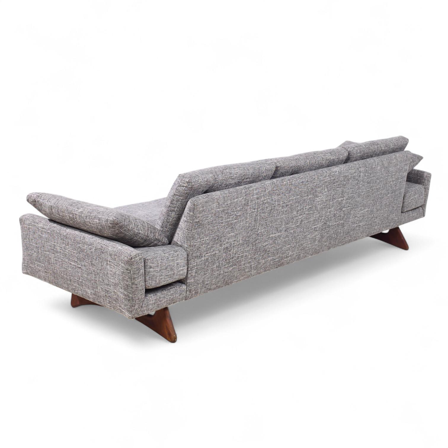 Adrian Pearsall für Craft Associates Gondola Sofa aus Nussbaumholz aus der Mitte des Jahrhunderts im Zustand „Gut“ im Angebot in Countryside, IL