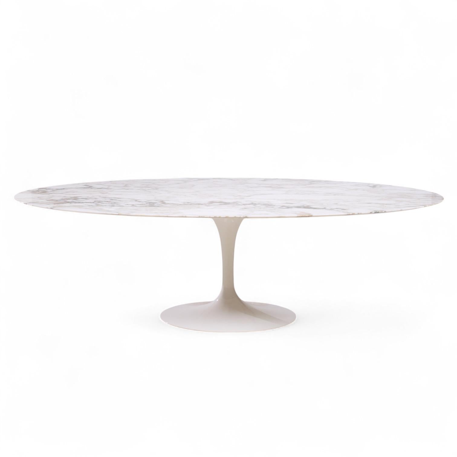Table de salle à manger ovale Tulipe en marbre Eero Saarinen for Knoll Mid Century 96-inch

Cette table de salle à manger mesure : 96 de large x 54 de profond x 28,5 de haut, avec un dégagement pour les chaises de 27,75 pouces.

Tous les meubles
