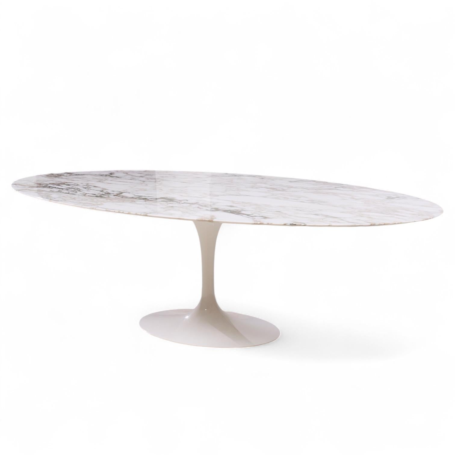 Mid-Century Modern Table de salle à manger ovale Tulipe en marbre Eero Saarinen for Knoll Mid Century 96-inch en vente