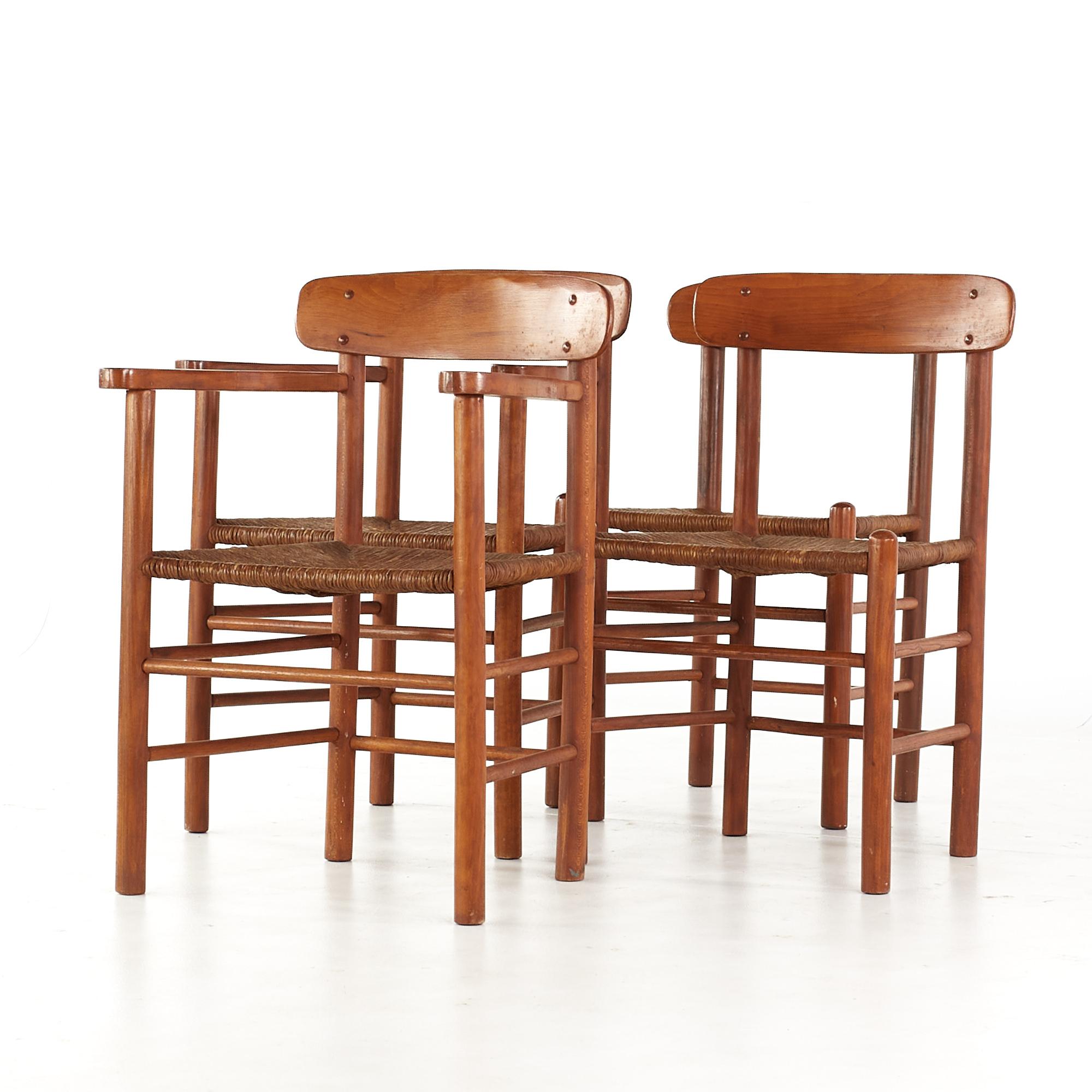 Mid-Century moderno Kurt Ostervig - Sedie da pranzo in teak e canna del Medioevo - Set di 4 in vendita