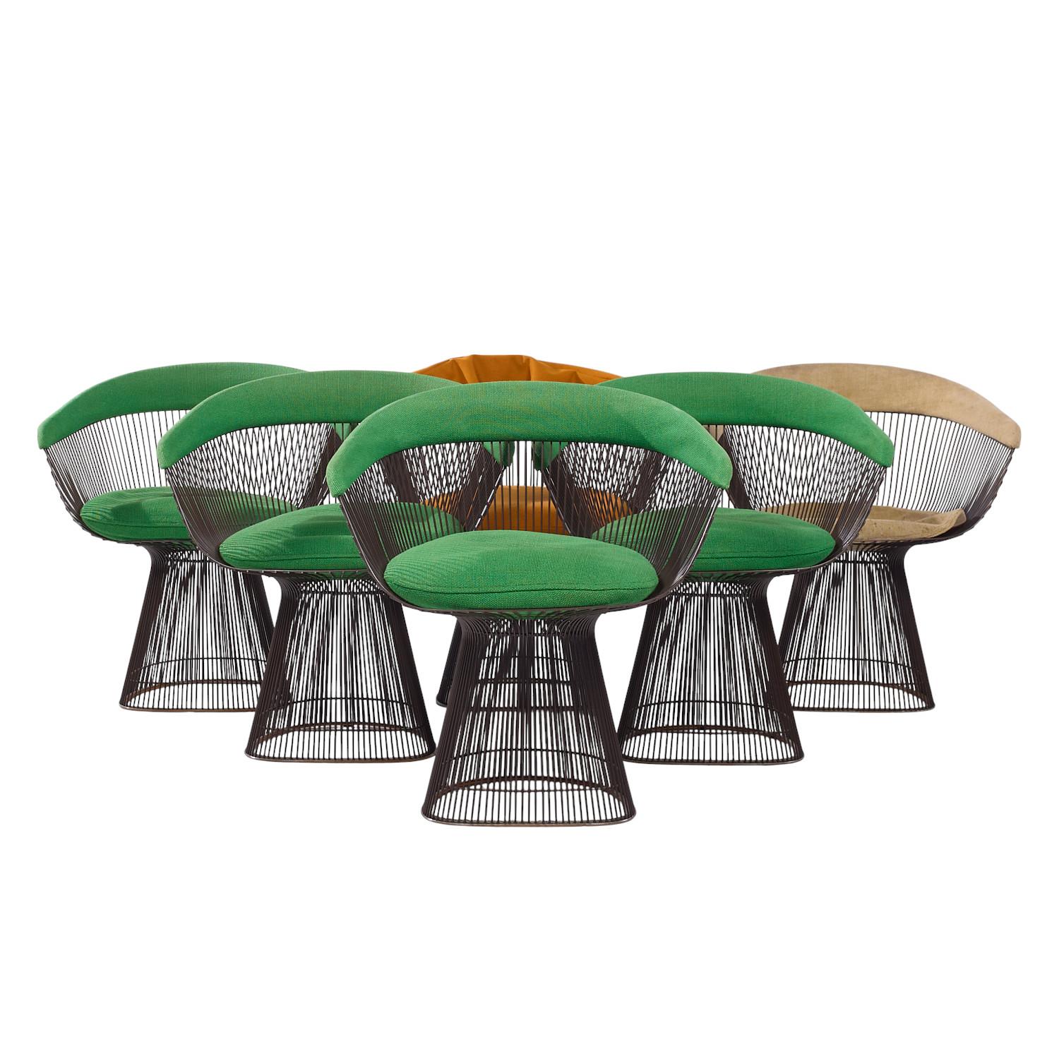 Sedie da pranzo in bronzo di Warren Platner per Knoll - Set di 6 sedie

Ogni sedia misura: 27,5 x 21 x 29,5 pollici di altezza, con un'altezza della seduta di 17 e un'altezza dei braccioli/spazio della sedia di 24 pollici.

Tutti i mobili possono