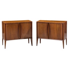 Unagusta Mid Century Nussbaum geschwungene Nachttische - Paar
