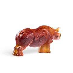 Lalique-Skulptur „Bernstein-Nashorn“ aus französischem Kristall