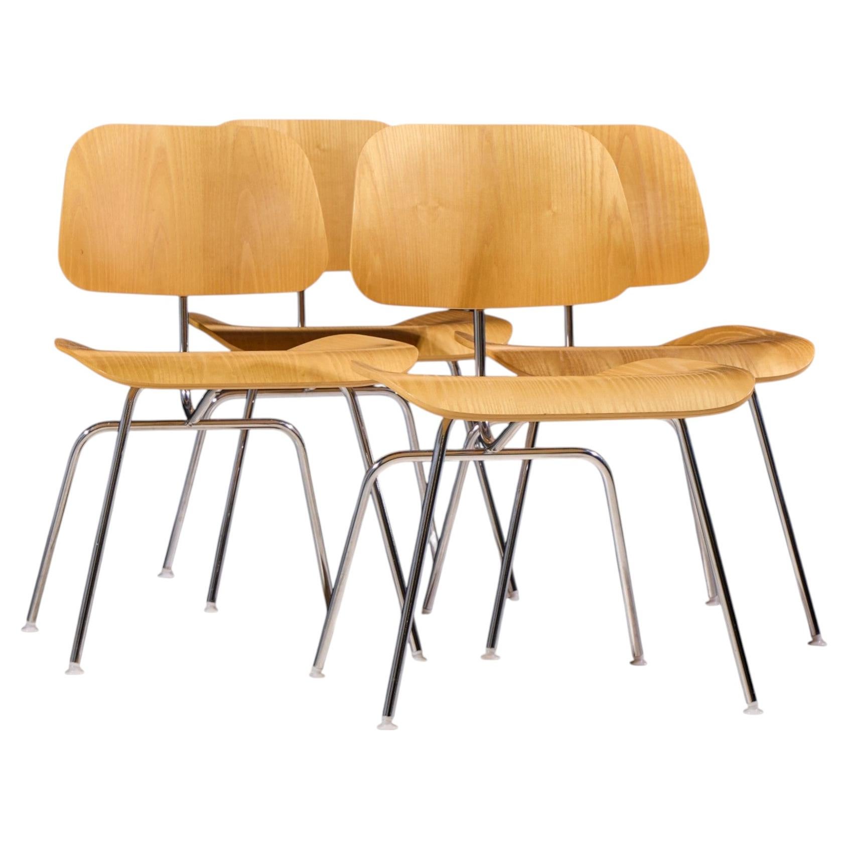 Chaises de salle à manger « DCM White Ash » de Charles & Ray Eames pour Herman Miller – Lot de 4 en vente