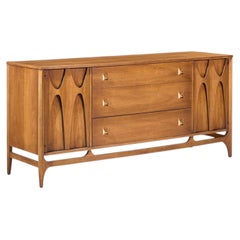 Broyhill Brasilia Mid-Century-Sideboard aus Walnussholz und Messing, 66 Zoll