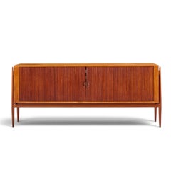 Credenza danese in teak con ante a tamburo "Mid Century" di Niels Vodder, modello NV54