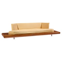 Canapé en noyer « Mid Century » 2006-S, conçu par Adrian Pearsall pour Craft Associates
