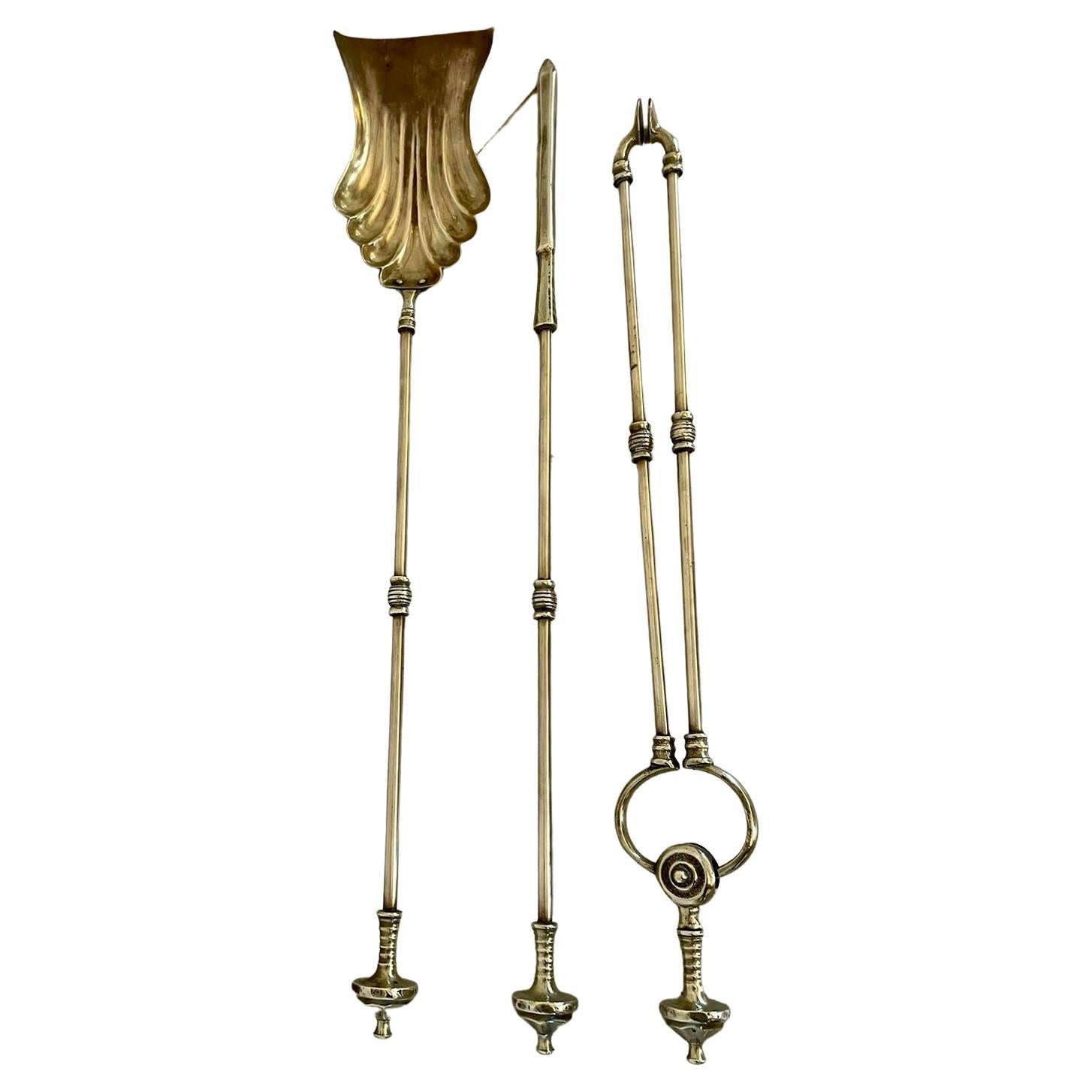 Antique George III Quality Set of 3 Brass Fire Irons en vente