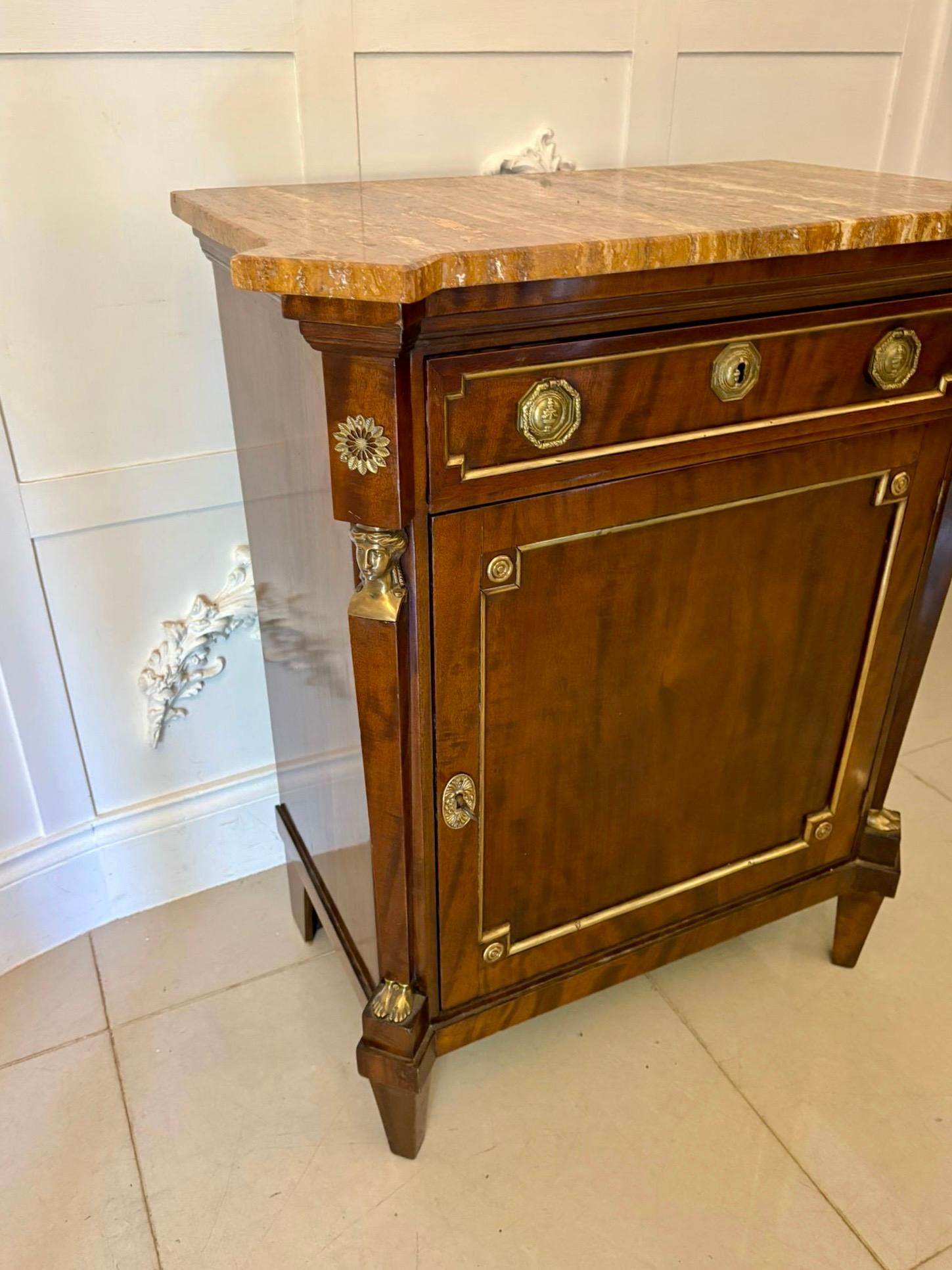 Antique French del XIX secolo, mobile laterale con piano in marmo in mogano figurato di qualità In condizioni buone in vendita a Suffolk, GB