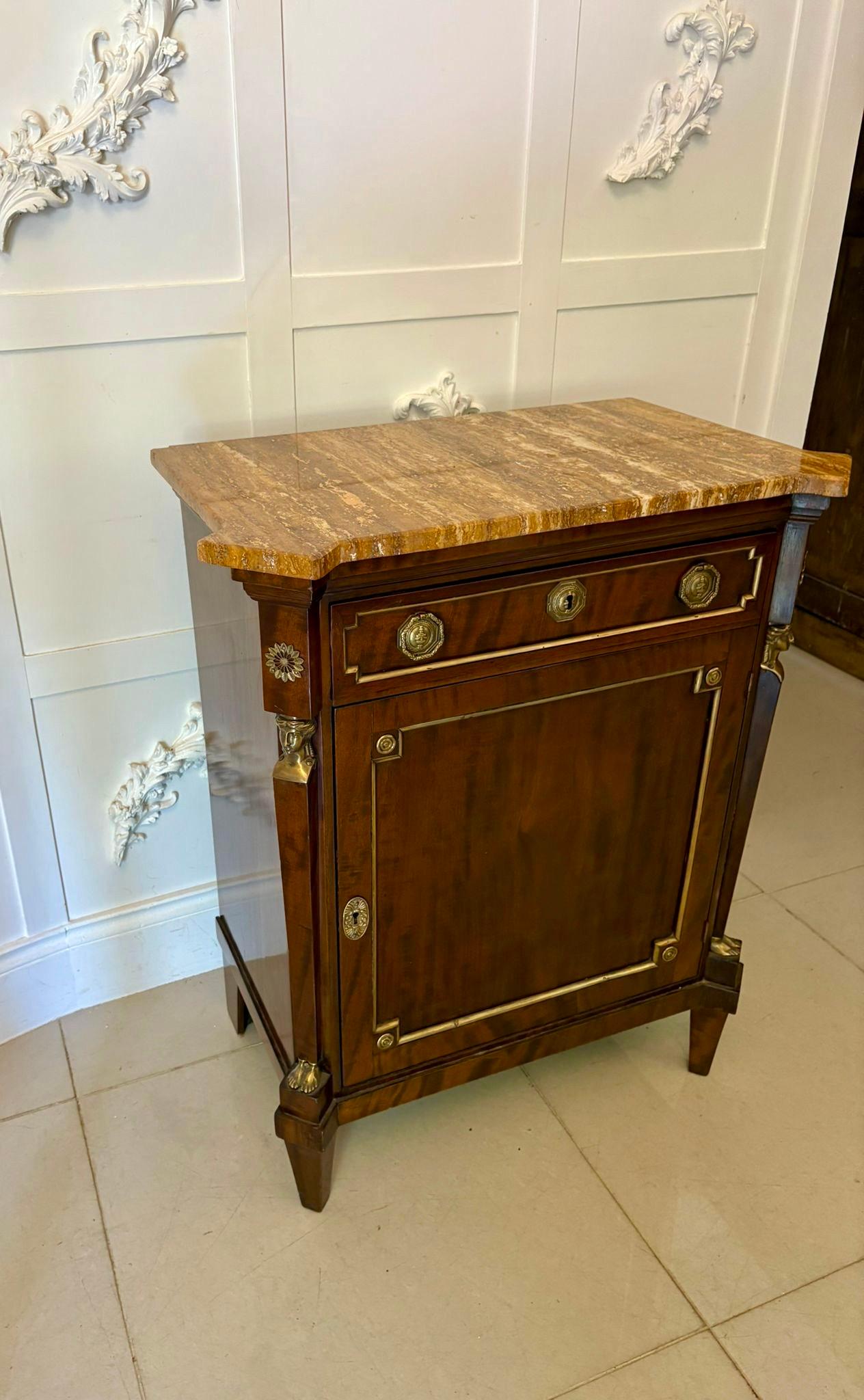 Antique French del XIX secolo, mobile laterale con piano in marmo in mogano figurato di qualità in vendita 4