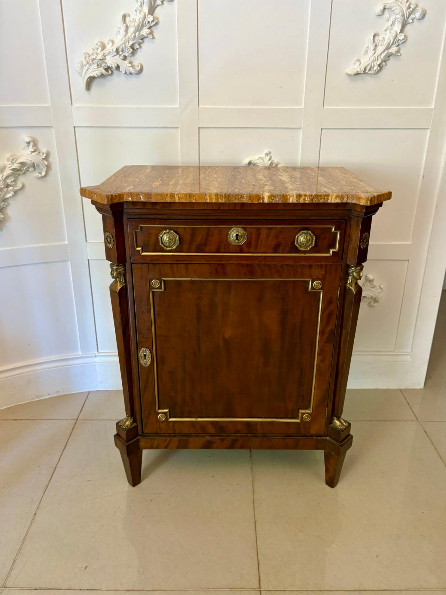 Antique French del XIX secolo, mobile laterale con piano in marmo in mogano figurato di qualità in vendita 6