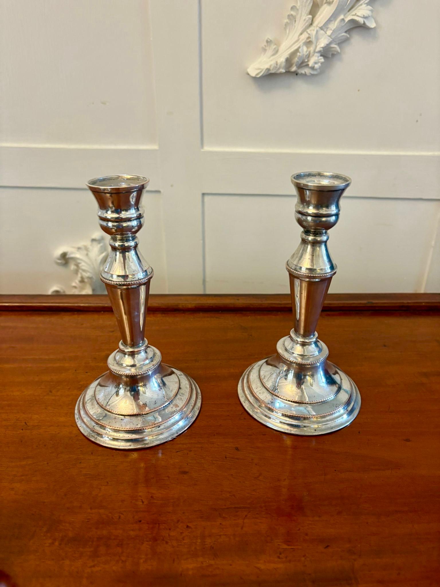 Paar antike versilberte Kandelaber in edwardianischer Qualität (Edwardian) im Angebot