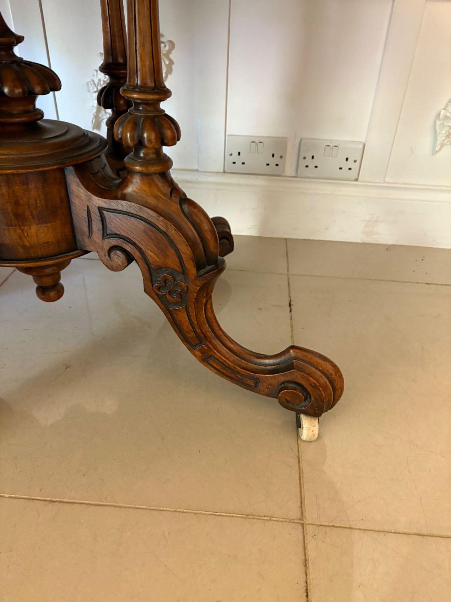 19th Century Antique Victorian Quality Burr Walnut Oval Centre/Dining Table For Sale