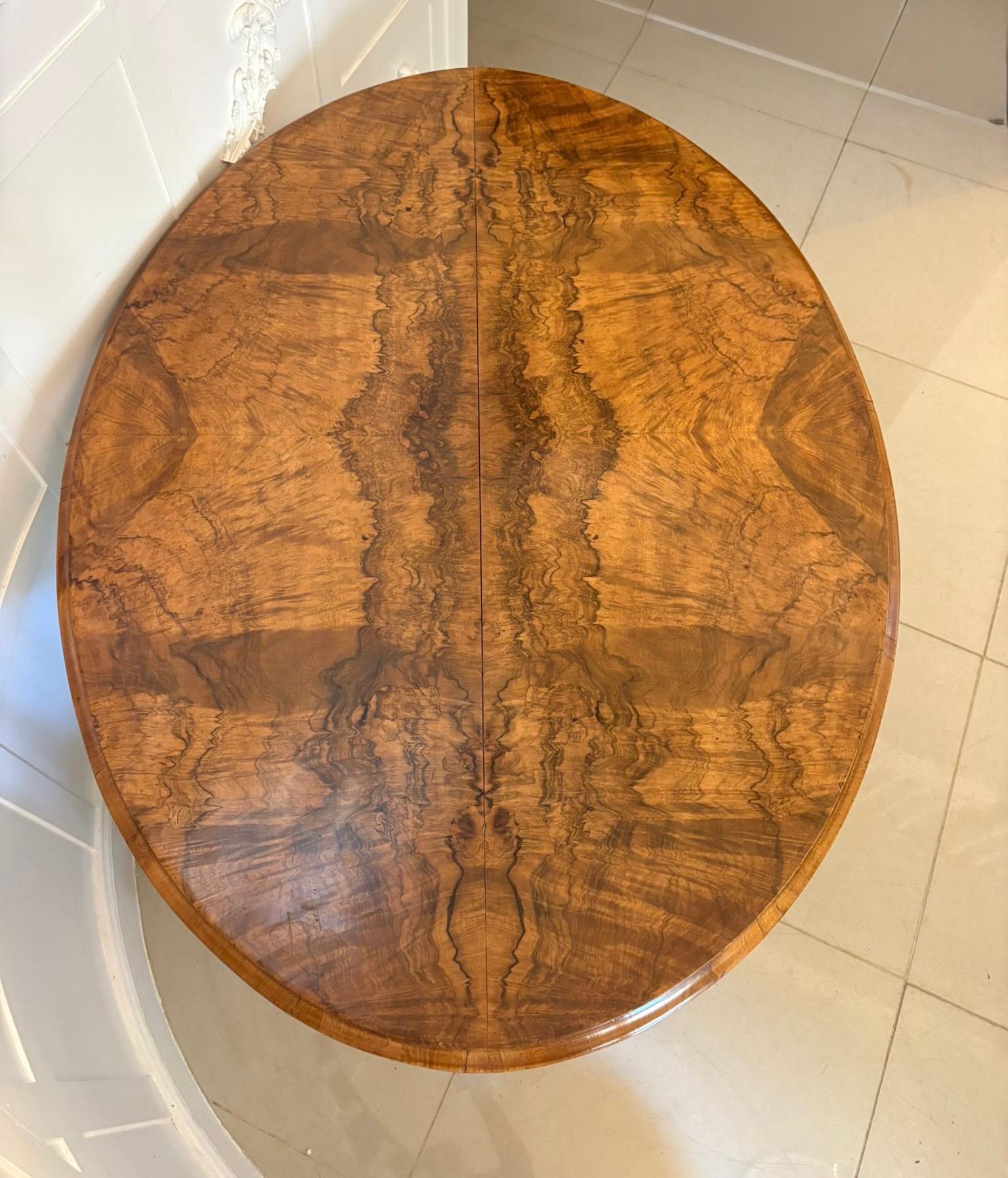 Antique Victorian Quality Burr Walnut Oval Centre/Dining Table In Good Condition For Sale In Suffolk, GB