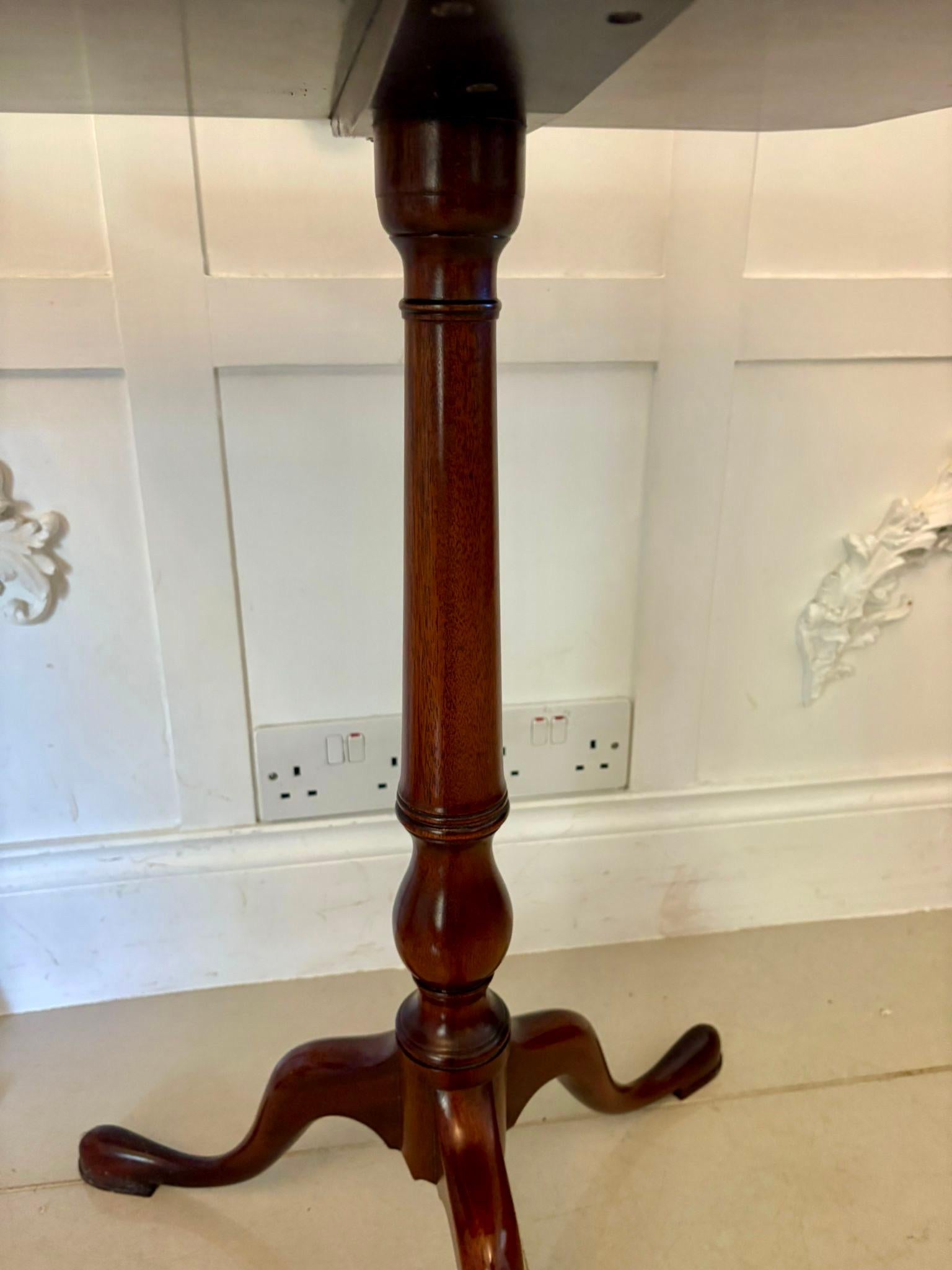 Superb Quality Pair of Antique Figured Mahogany Lamp/Bedside Tables In Good Condition For Sale In Suffolk, GB