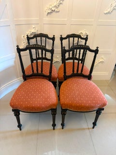Conjunto victoriano antiguo de 4 sillas de comedor ebonizadas y doradas