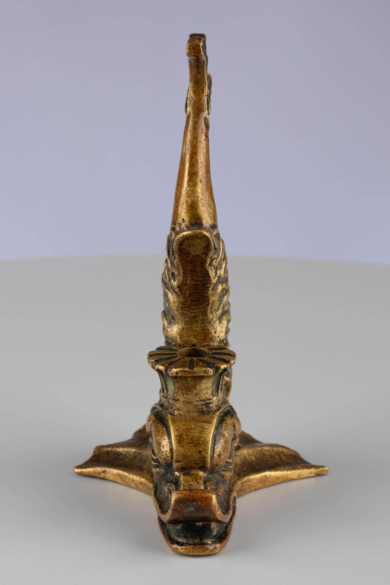Bronzo Portacandele francese d'epoca in oro Ormolu con delfino Max Le Verrier in vendita