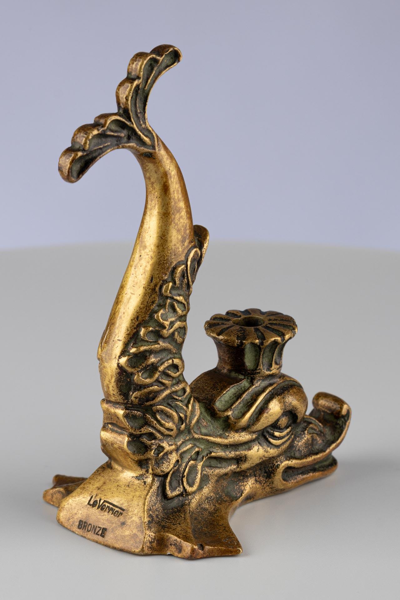 Portacandele francese d'epoca in oro Ormolu con delfino Max Le Verrier in vendita 4