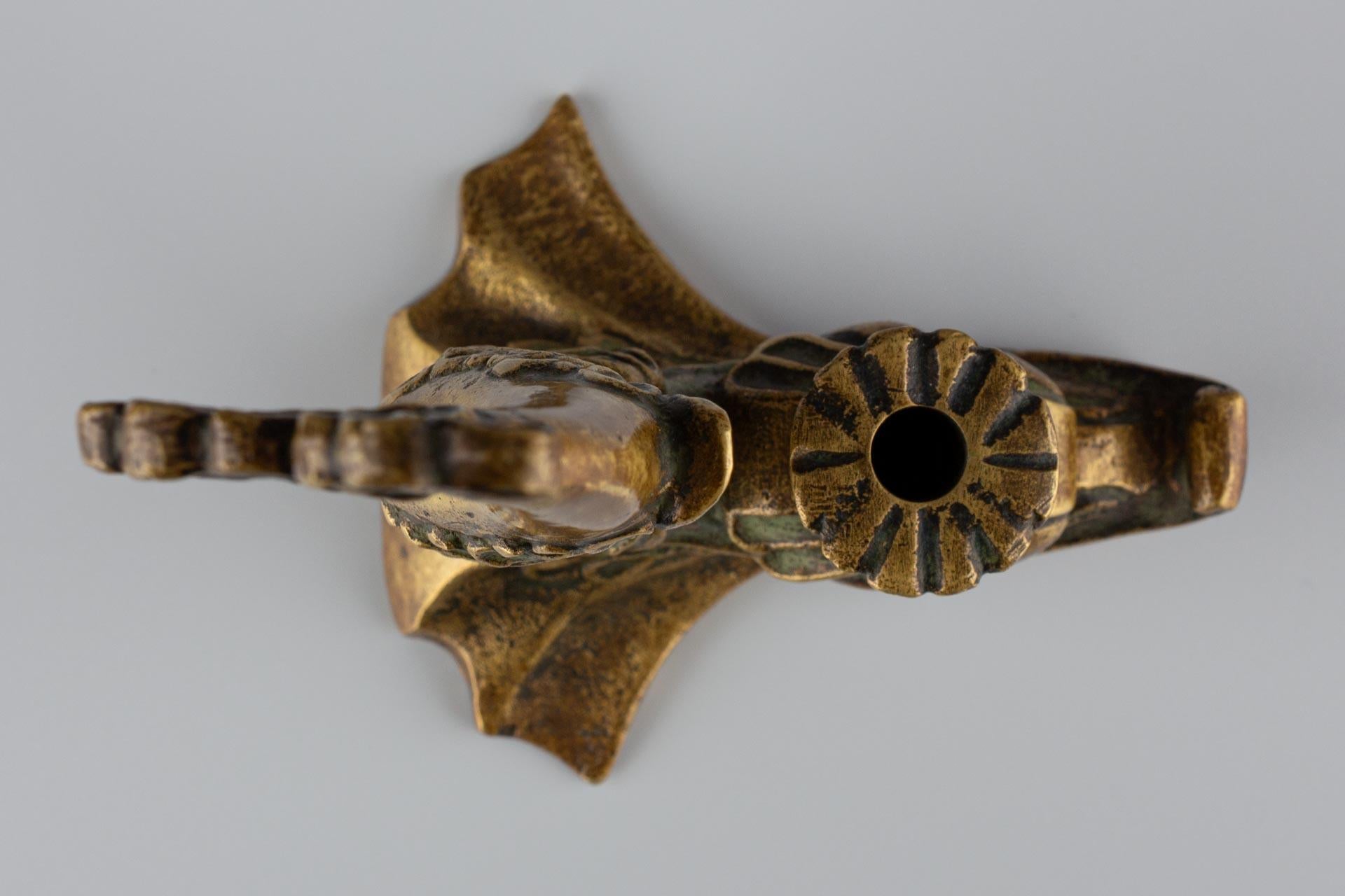Portacandele francese d'epoca in oro Ormolu con delfino Max Le Verrier in vendita 12
