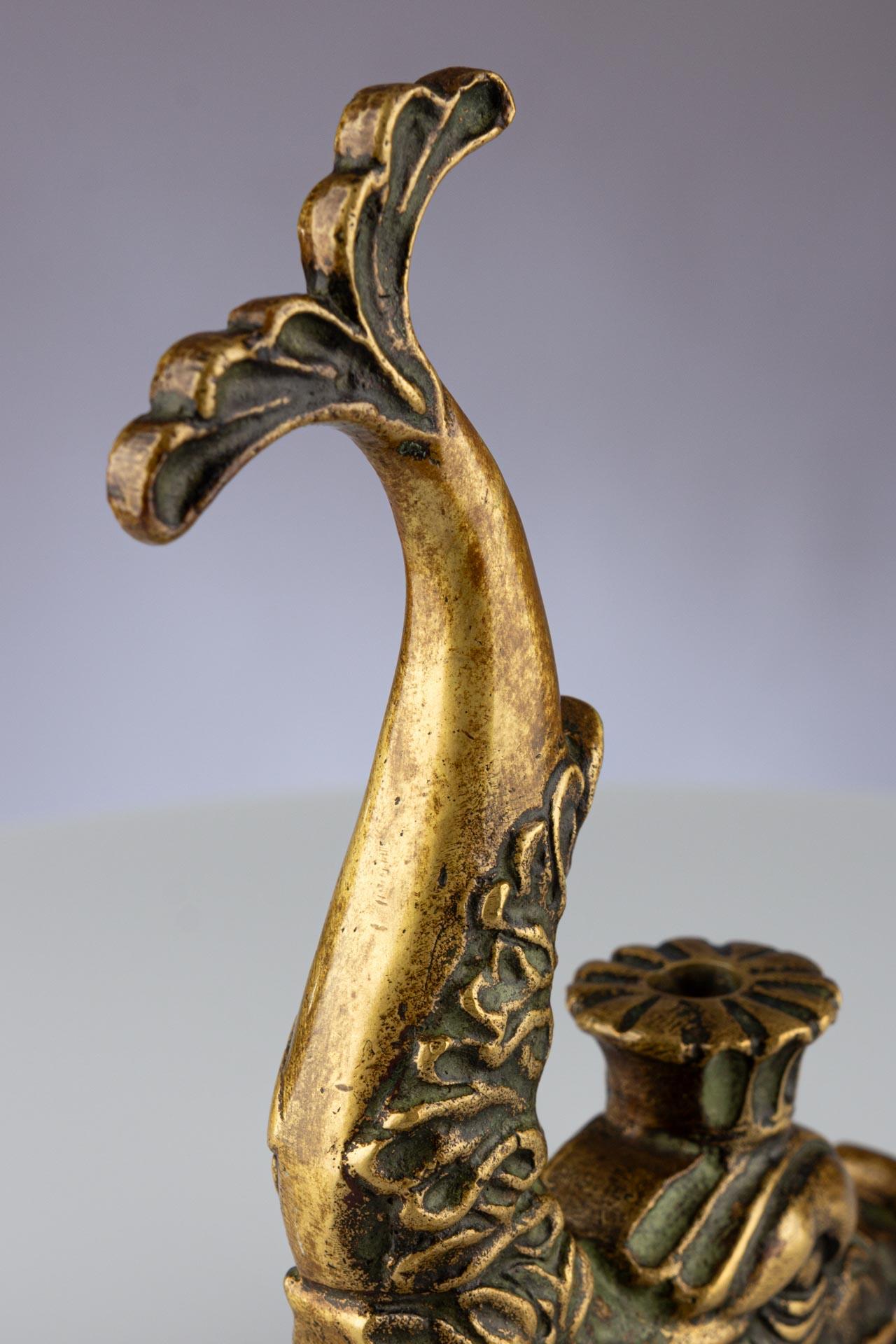 Portacandele francese d'epoca in oro Ormolu con delfino Max Le Verrier in vendita 11
