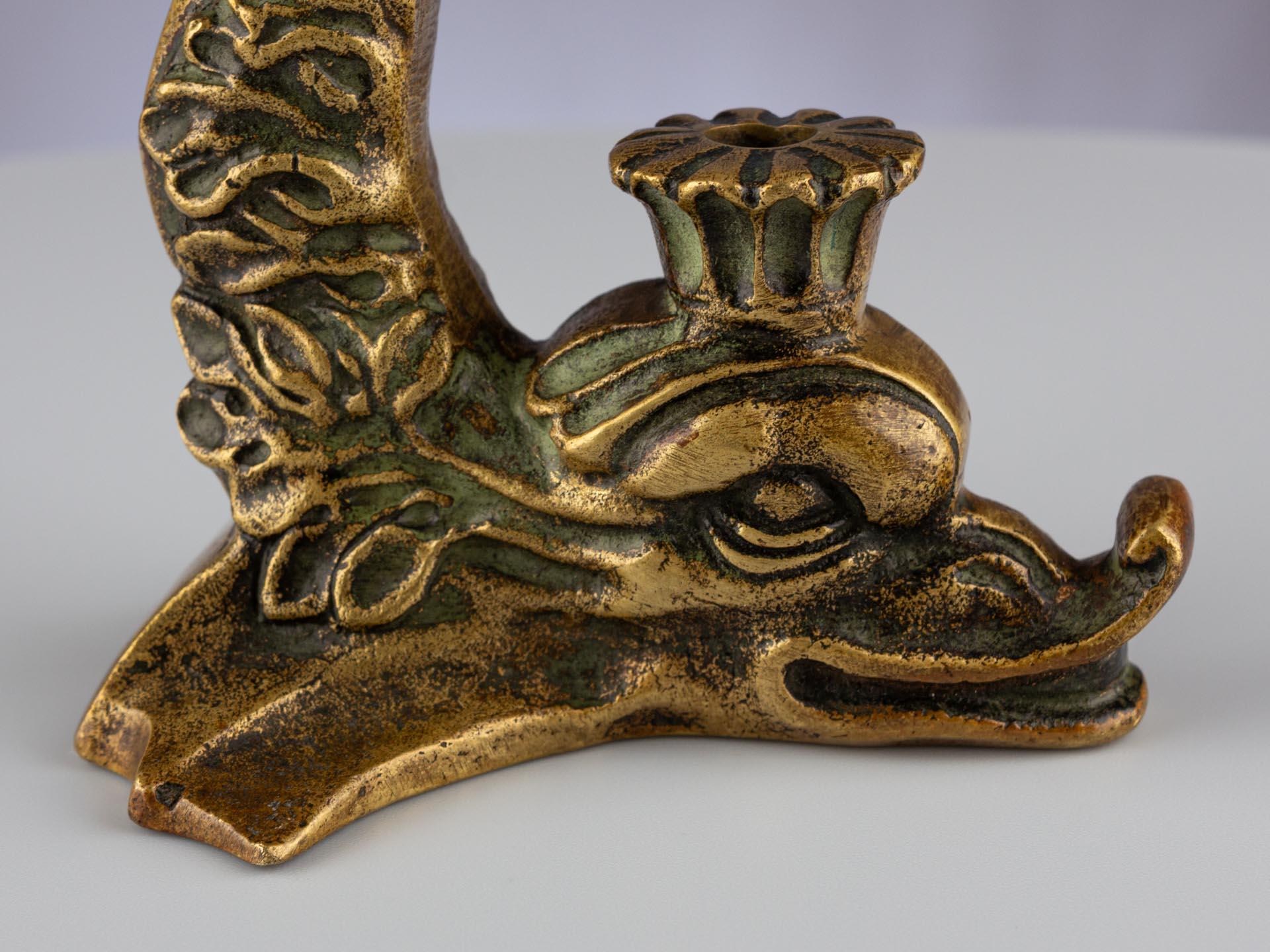 Portacandele francese d'epoca in oro Ormolu con delfino Max Le Verrier in vendita 9