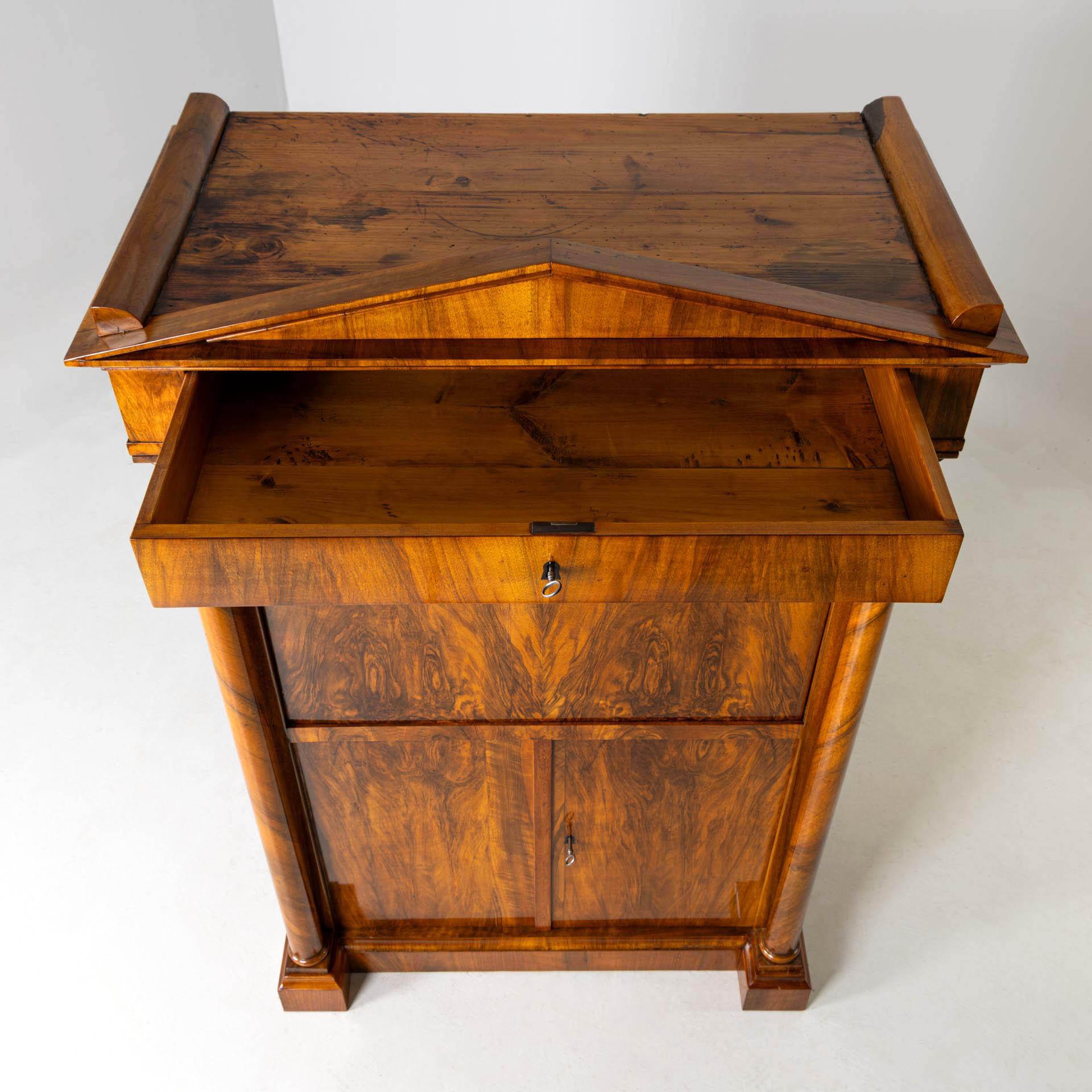 Secretaire Biedermeier tedesco con colonne, noce, 1825 circa in vendita 3