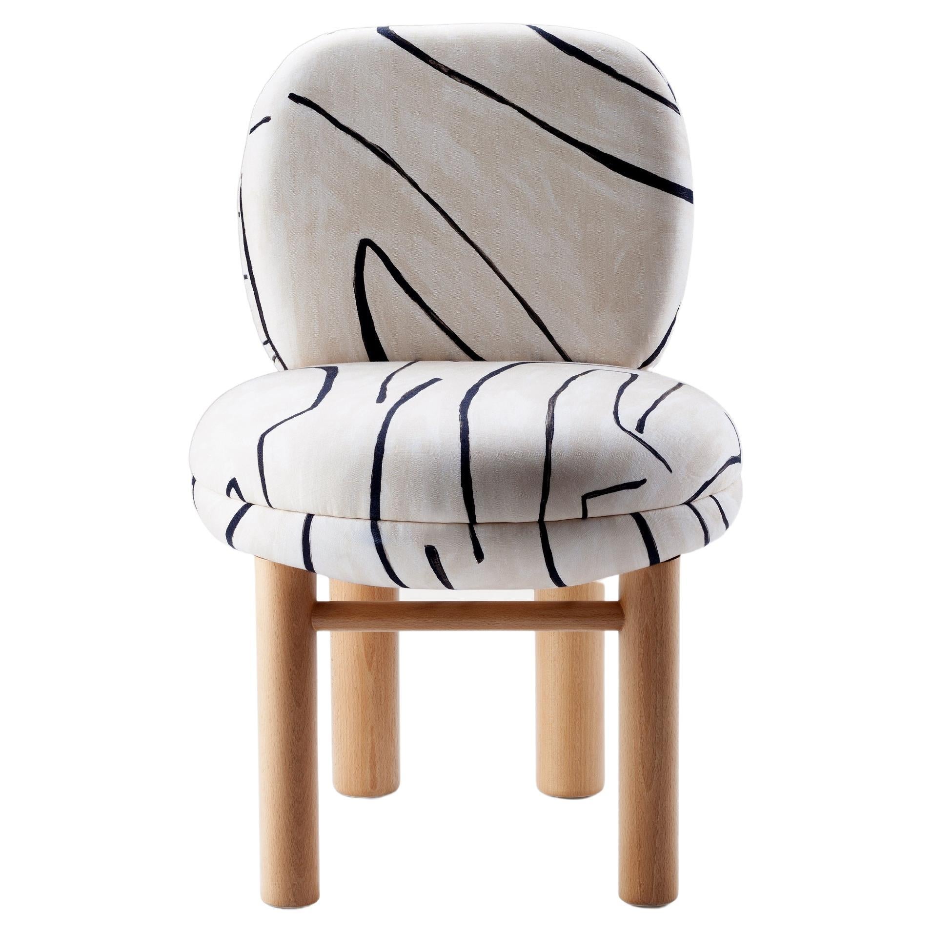 Découvrez Eleg, notre chaise d'avant-garde conçue pour redéfinir l'élégance et le confort. Visuellement léger mais exceptionnellement confortable, Aimi affiche un design remarquable qui allie sans effort esthétique et fonctionnalité.

Si vous