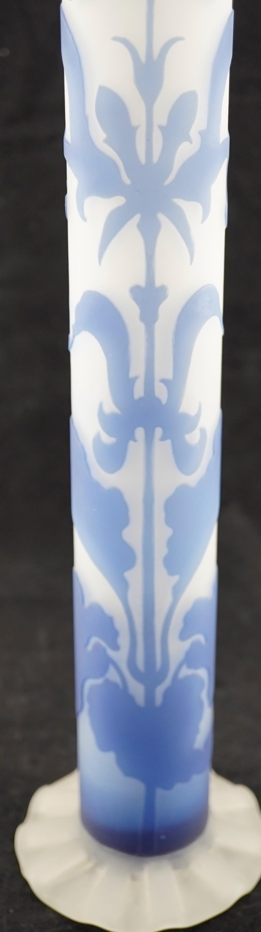 Vaso di vetro Emile Galle Early Cameo In condizioni ottime in vendita a Sarasota, FL