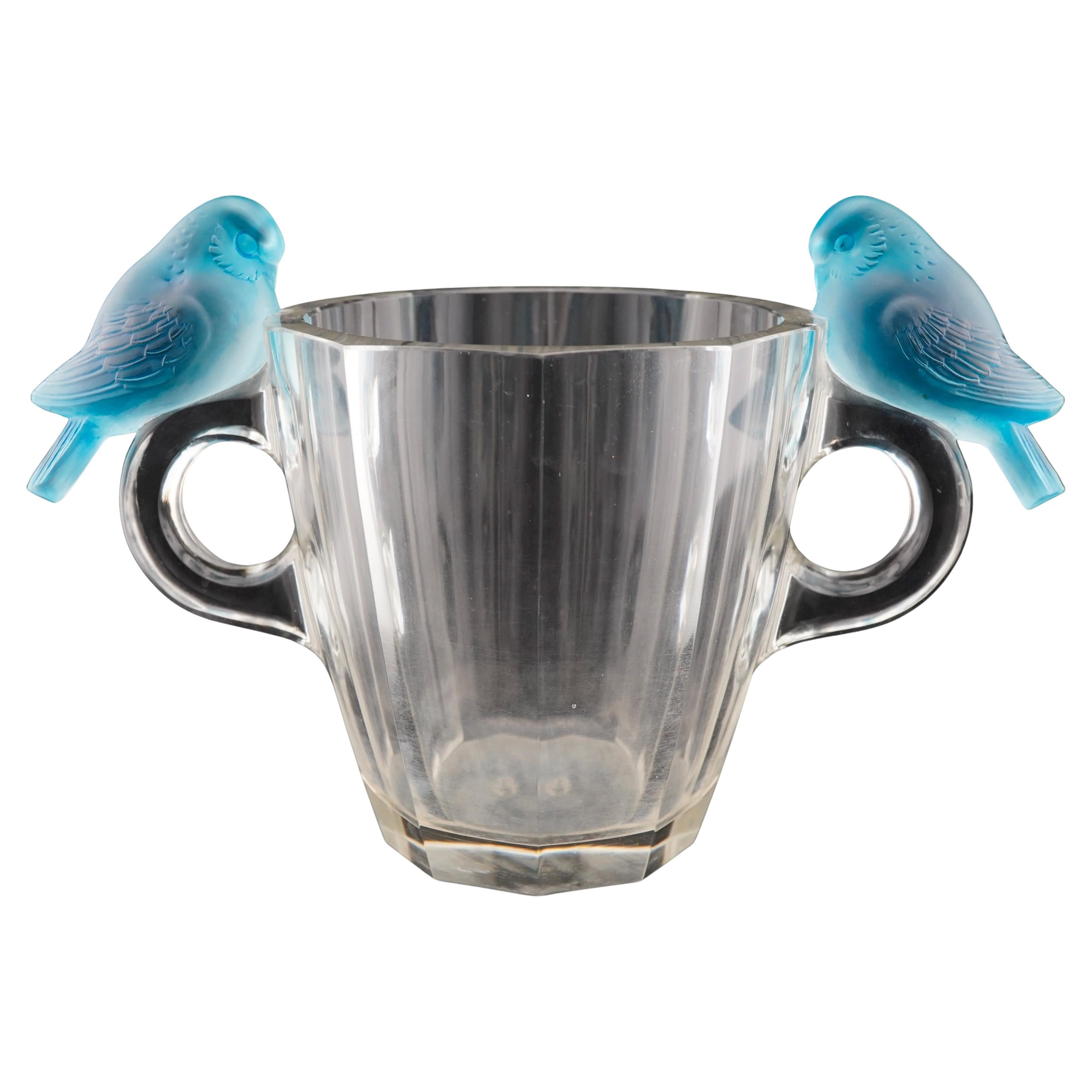 R. Lalique "Deux Pigeons" Vase Art Deco Period, Blue Patina Birds