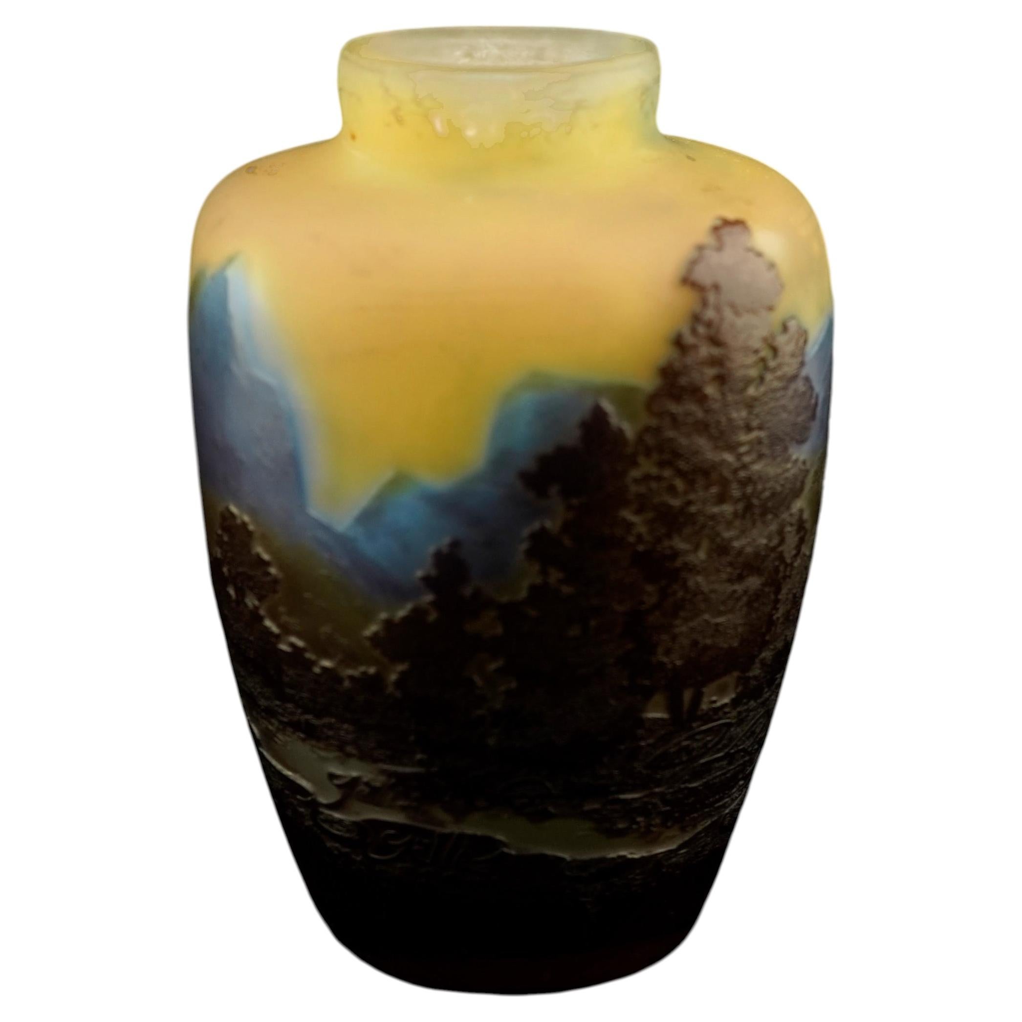 Vase « Galle Cameo » à motifs paysagers multicouches, vers 1900 en vente