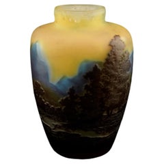 Galle-Cameo-Vase mit mehrschichtigem Landschaftsmotiv, um 1900