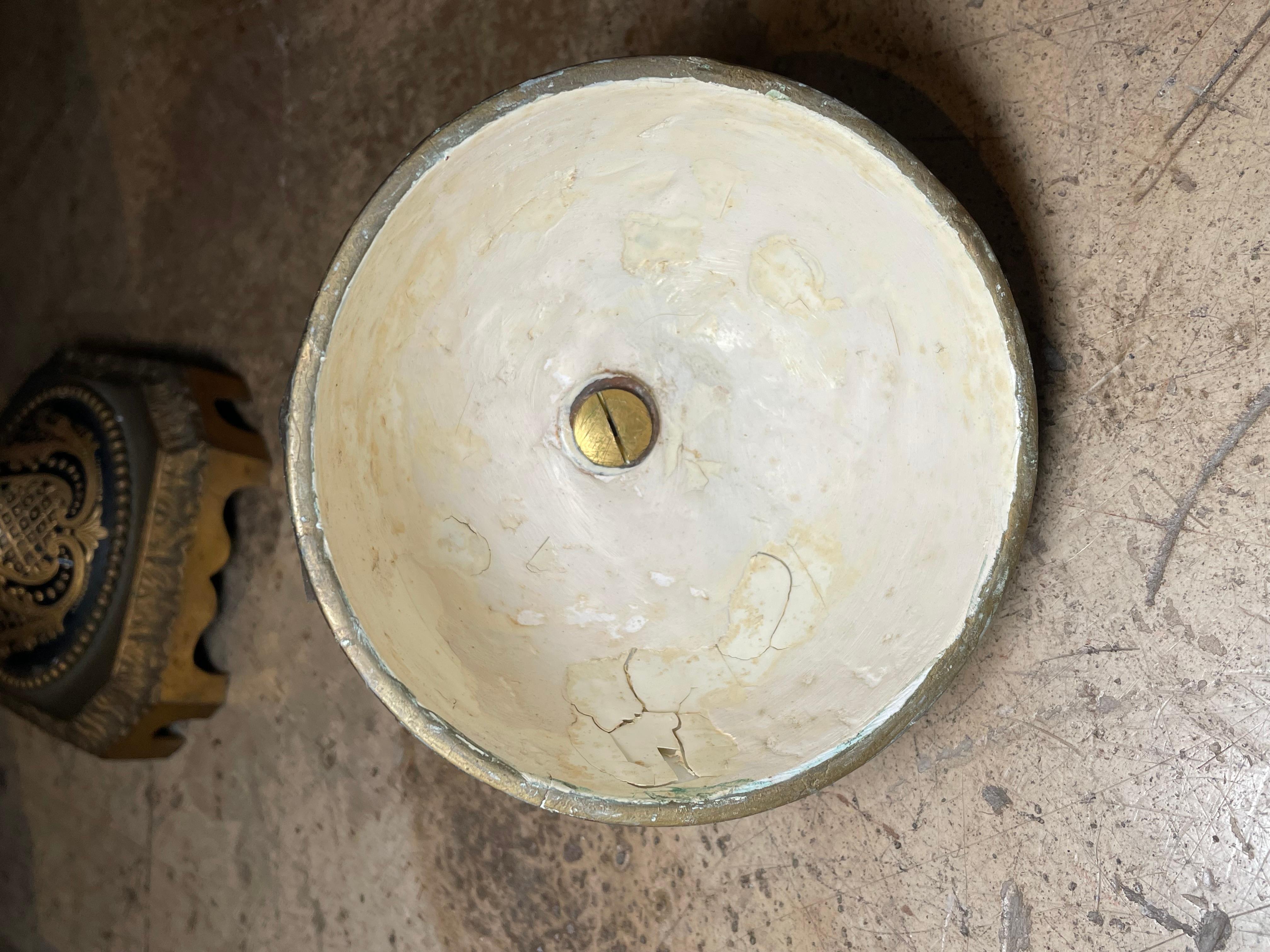 Coppia di vasi in porcellana con copertura in bronzo di Sevres del XIX secolo in vendita 7