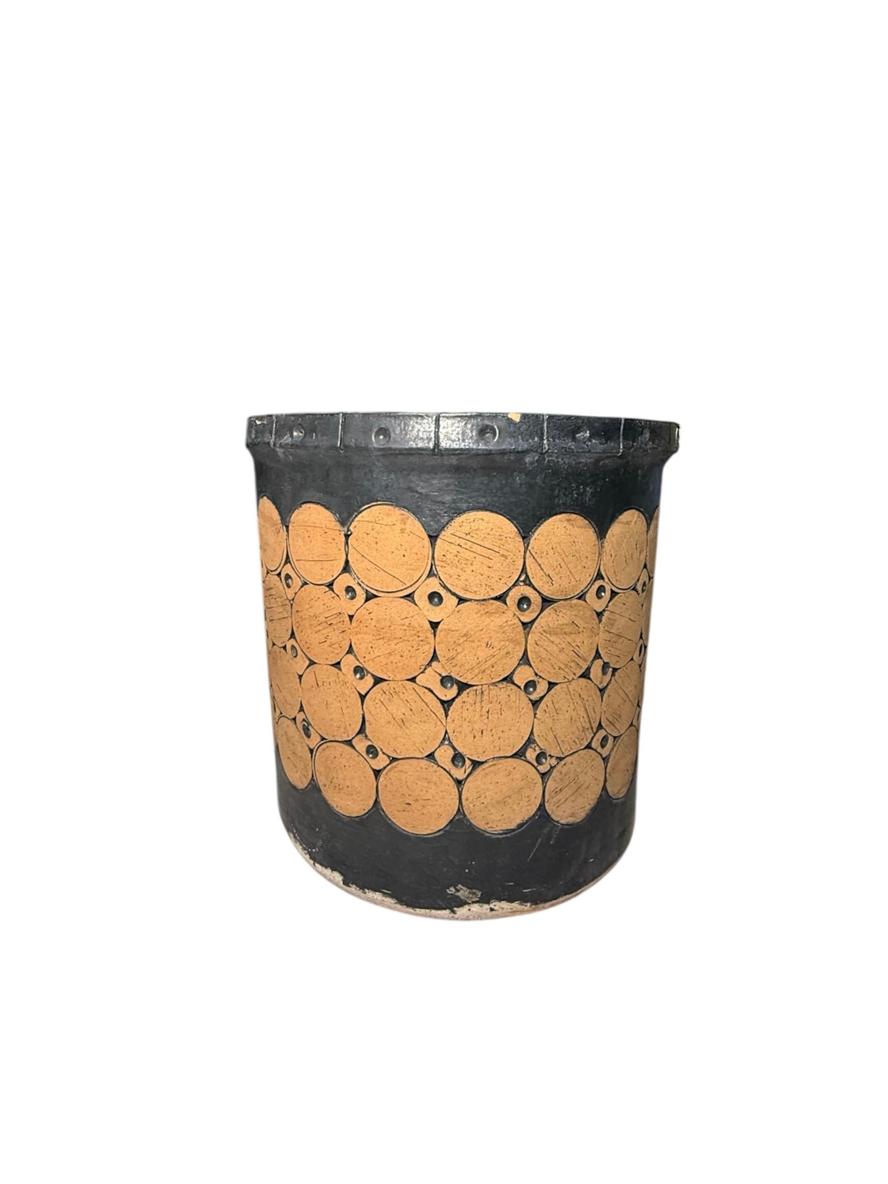 Fatto a mano Vaso rotondo pesante in gres portoricano Isla Del Sol in vendita