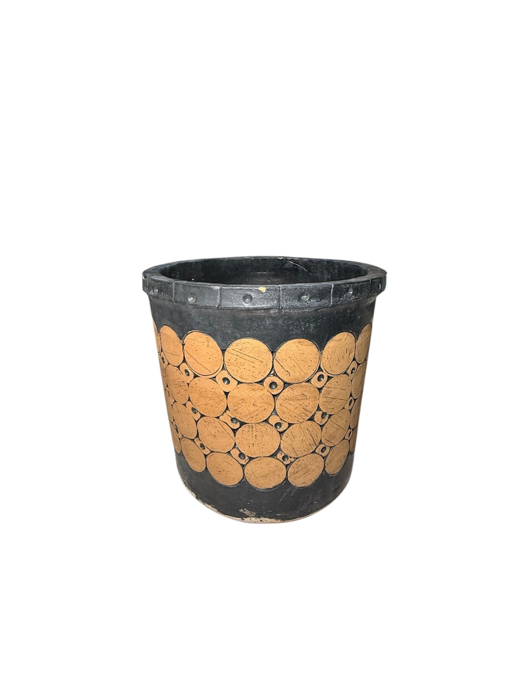 Fine XX secolo Vaso rotondo pesante in gres portoricano Isla Del Sol in vendita
