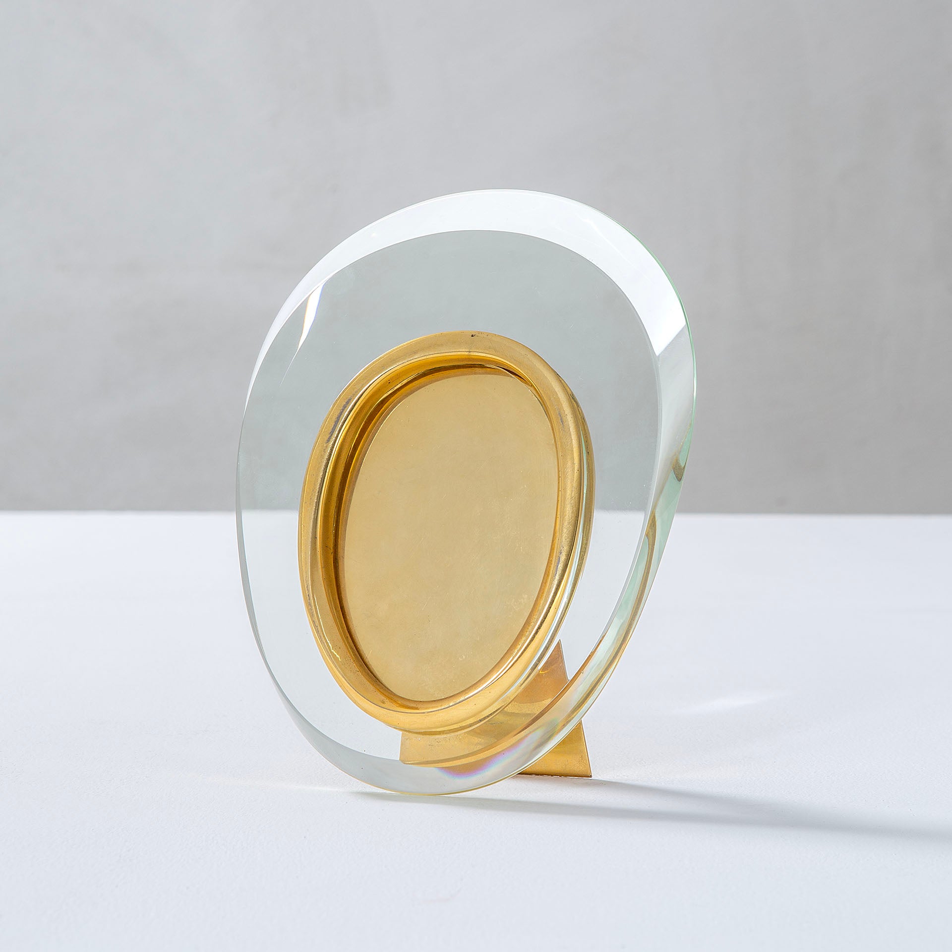 20th Century Max Ingrand Oval Photo Frame in Glass and Brass for FontanaArte 50s For Sale