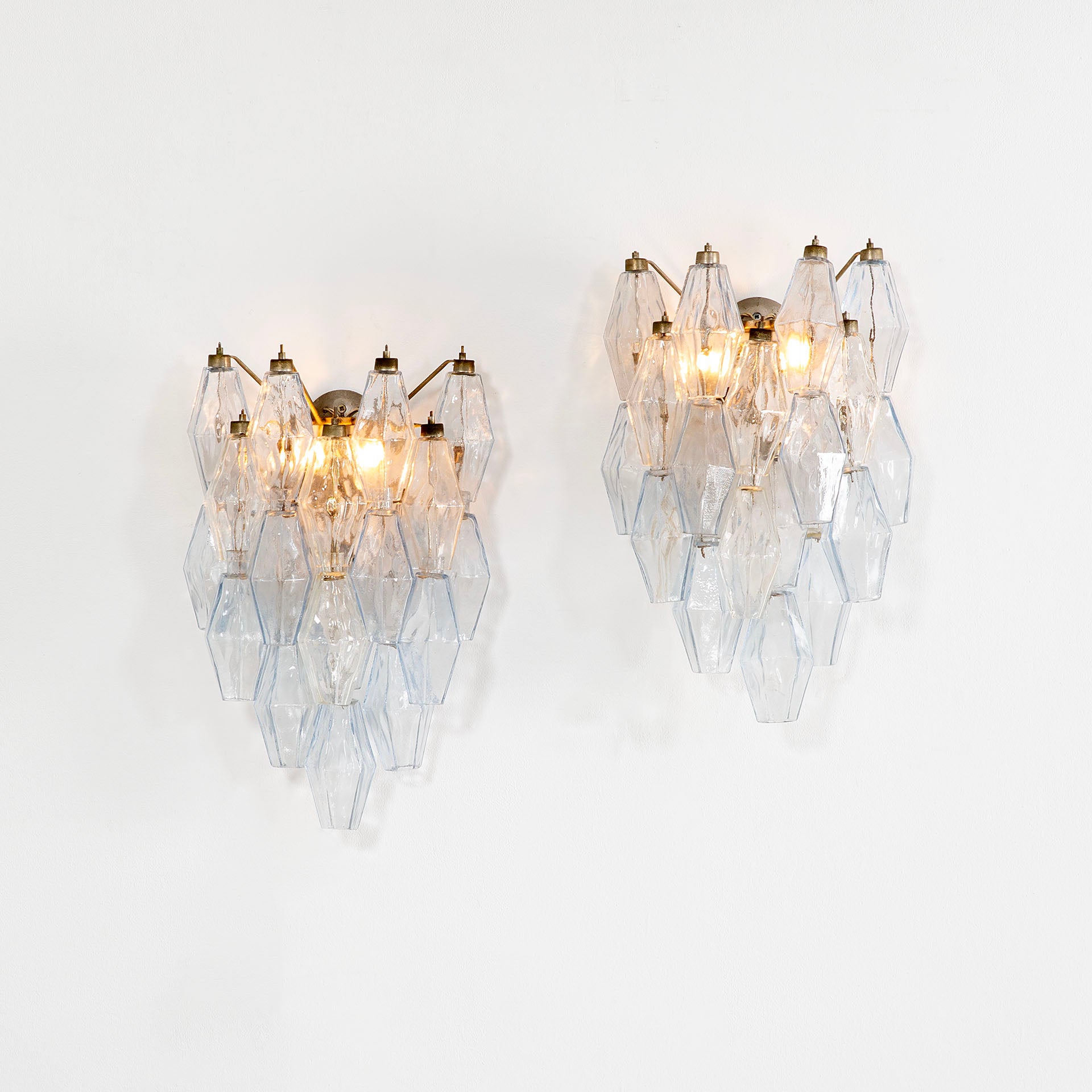 20th Century Venini Pair of Wall Lamps Mod Poliedri in Colored Murano Glass, 60s For Sale