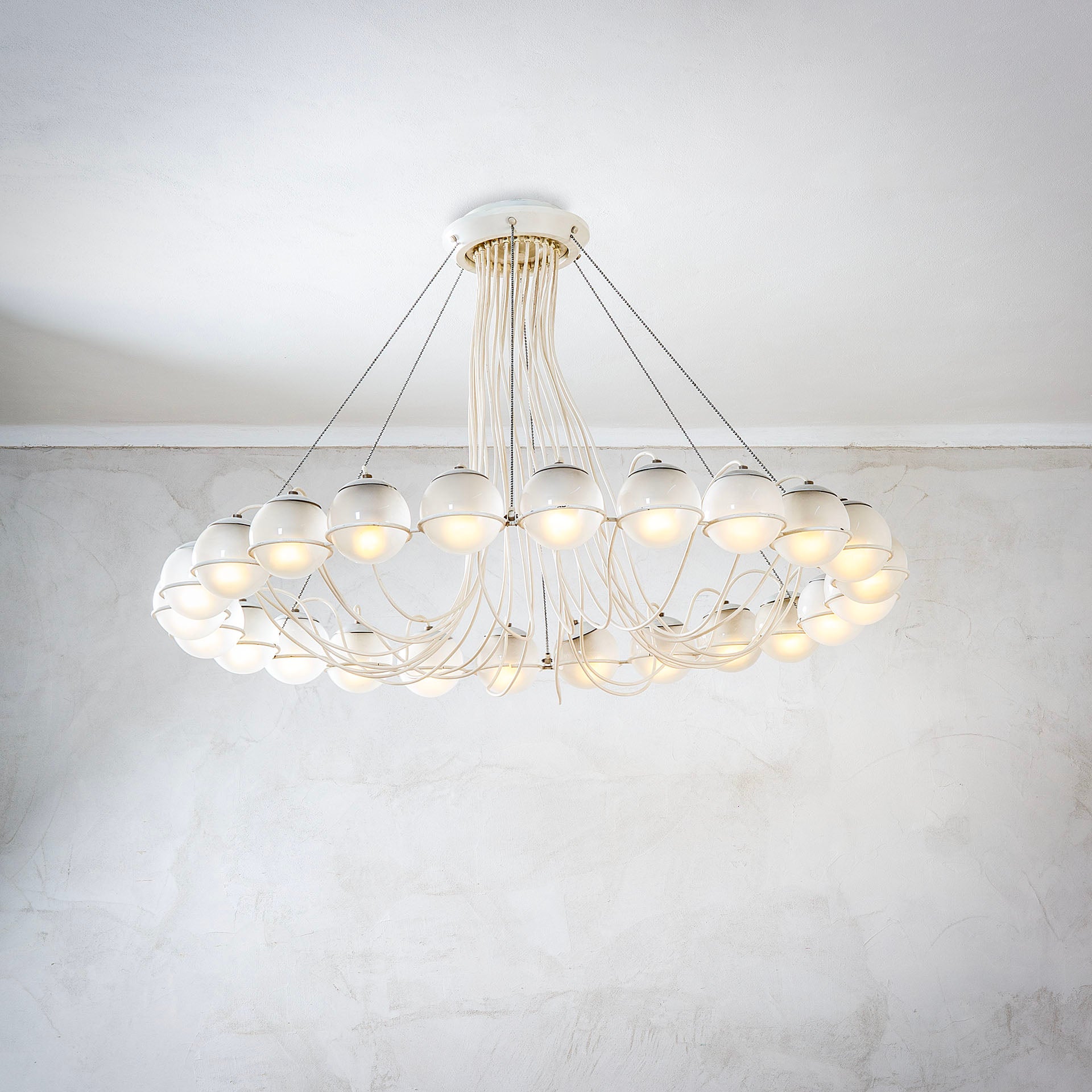 20th Century Gino Sarfatti Chandelier Mod. 2109/24 in White for Arteluce, 1960s