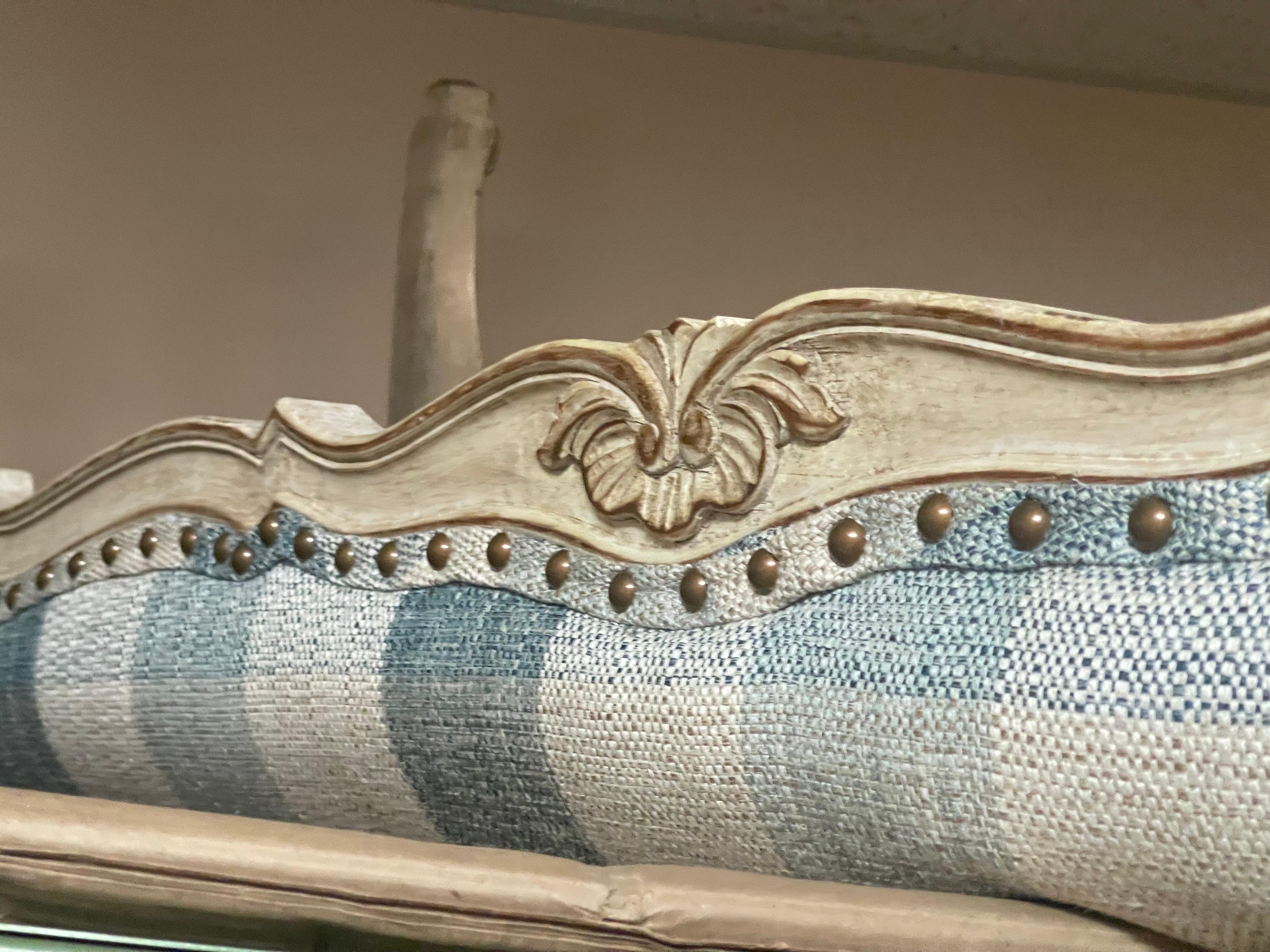 Mid-Century Carved French Style Blue and White Bench In Good Condition In Kennesaw, GA