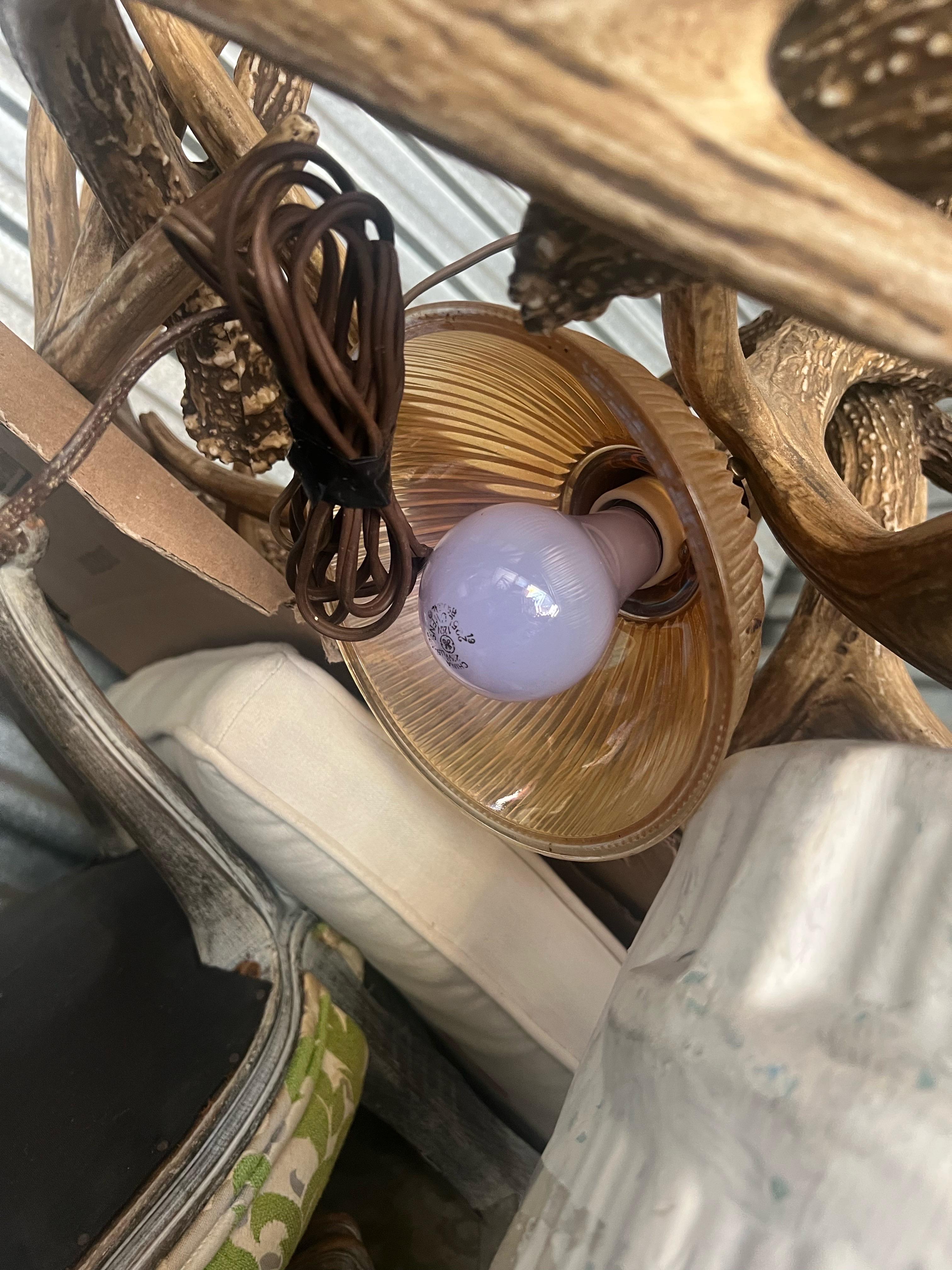 Lampadario di formica intrecciata di metà secolo - 6 braccia In condizioni buone in vendita a Kennesaw, GA