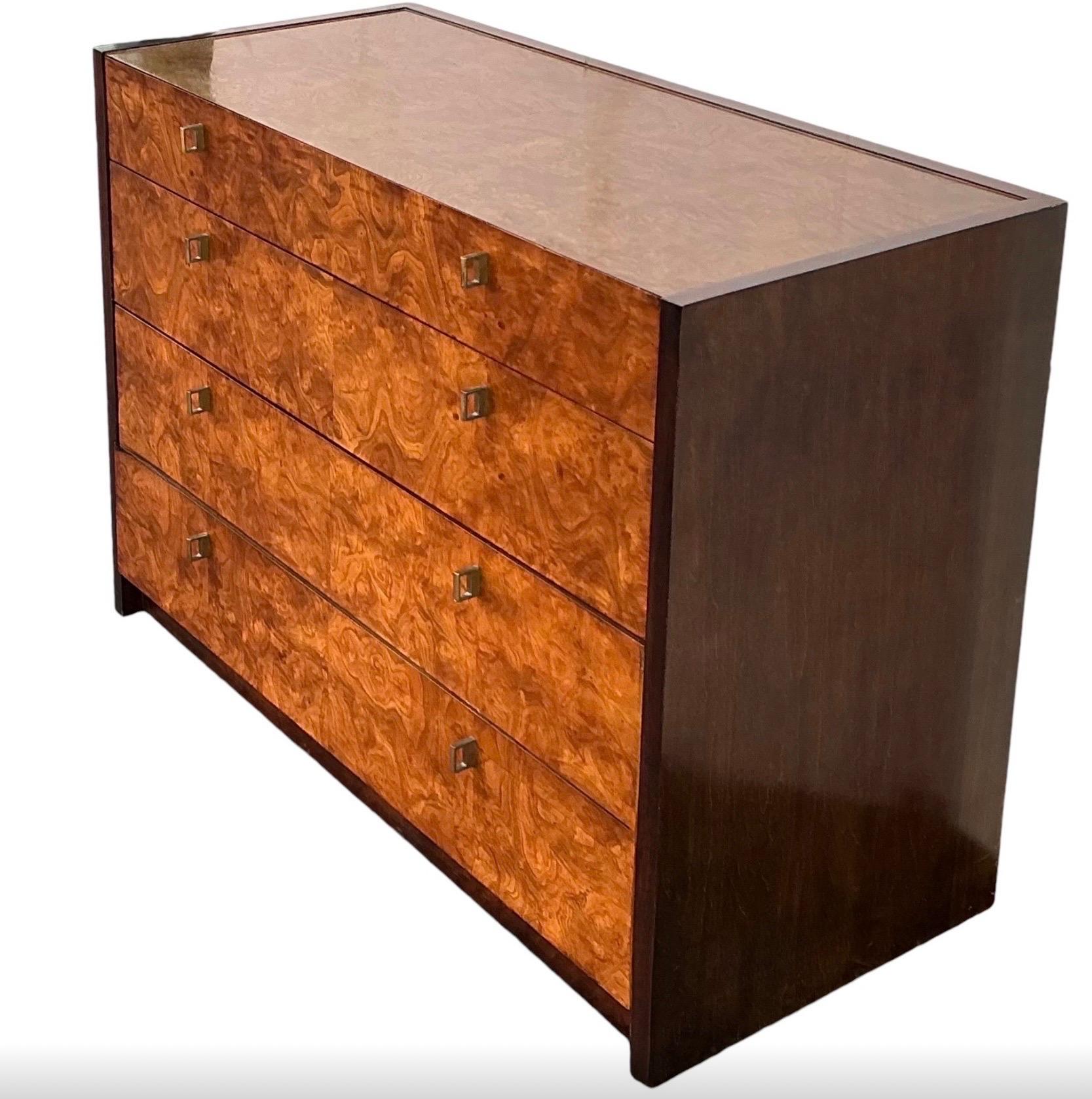 Moderne Kommode aus Wurzelholz, Nussbaum und Messing im Mid-Century Modern-Stil von Century Furniture im Angebot 3