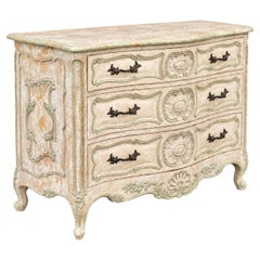 Kommode im französischen Louis-XVI-Stil, mit Celadon-Lackierung und Ceruse-Effekt, bemalt, mit geschnitztem Muschelmotiv