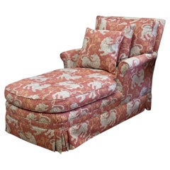 Chaise longue de style Régence du milieu du siècle, recouverte d'un tissu « chinoiserie » à motif de tigre