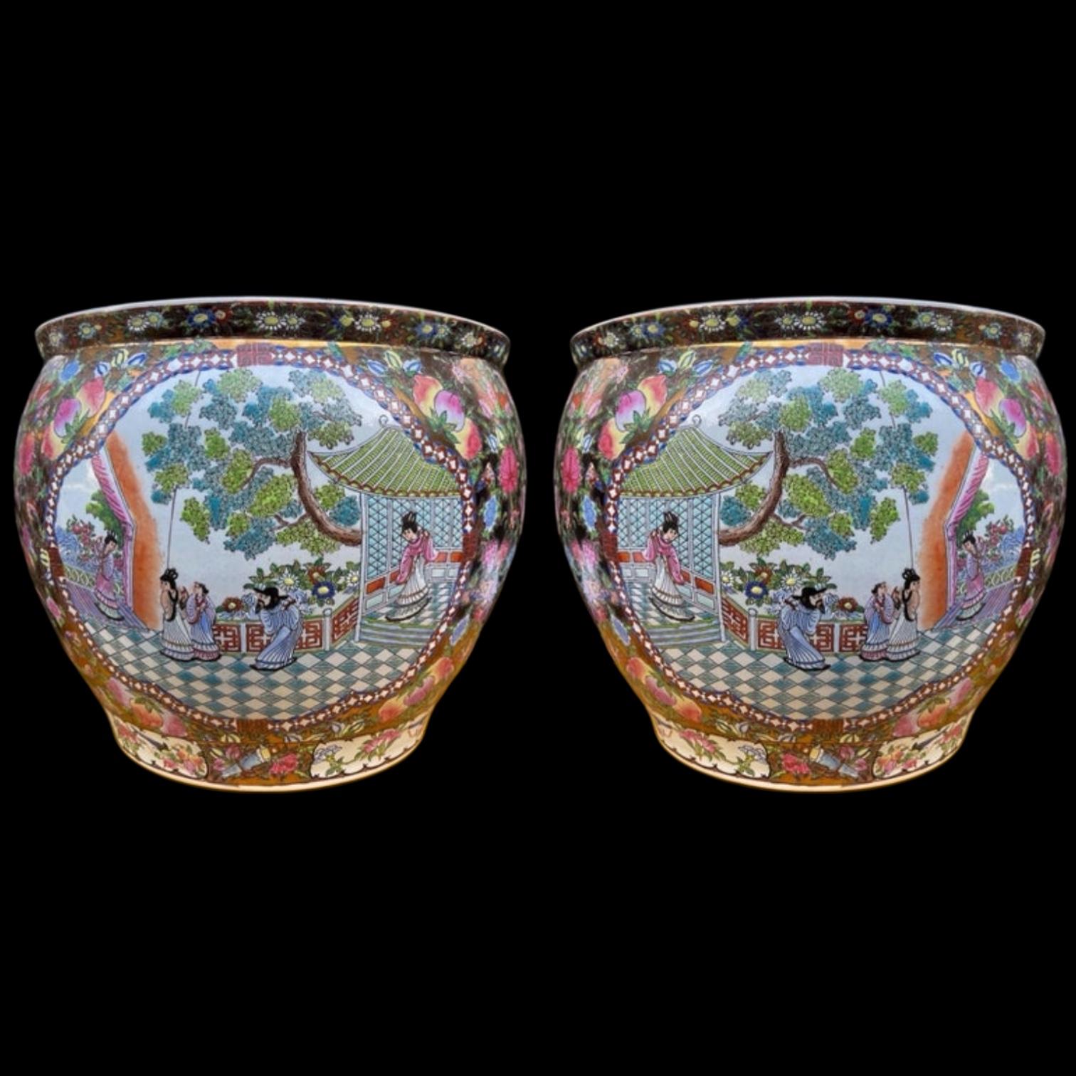 Chinois Paire de jardinières de style export chinois Famille Rose en vente